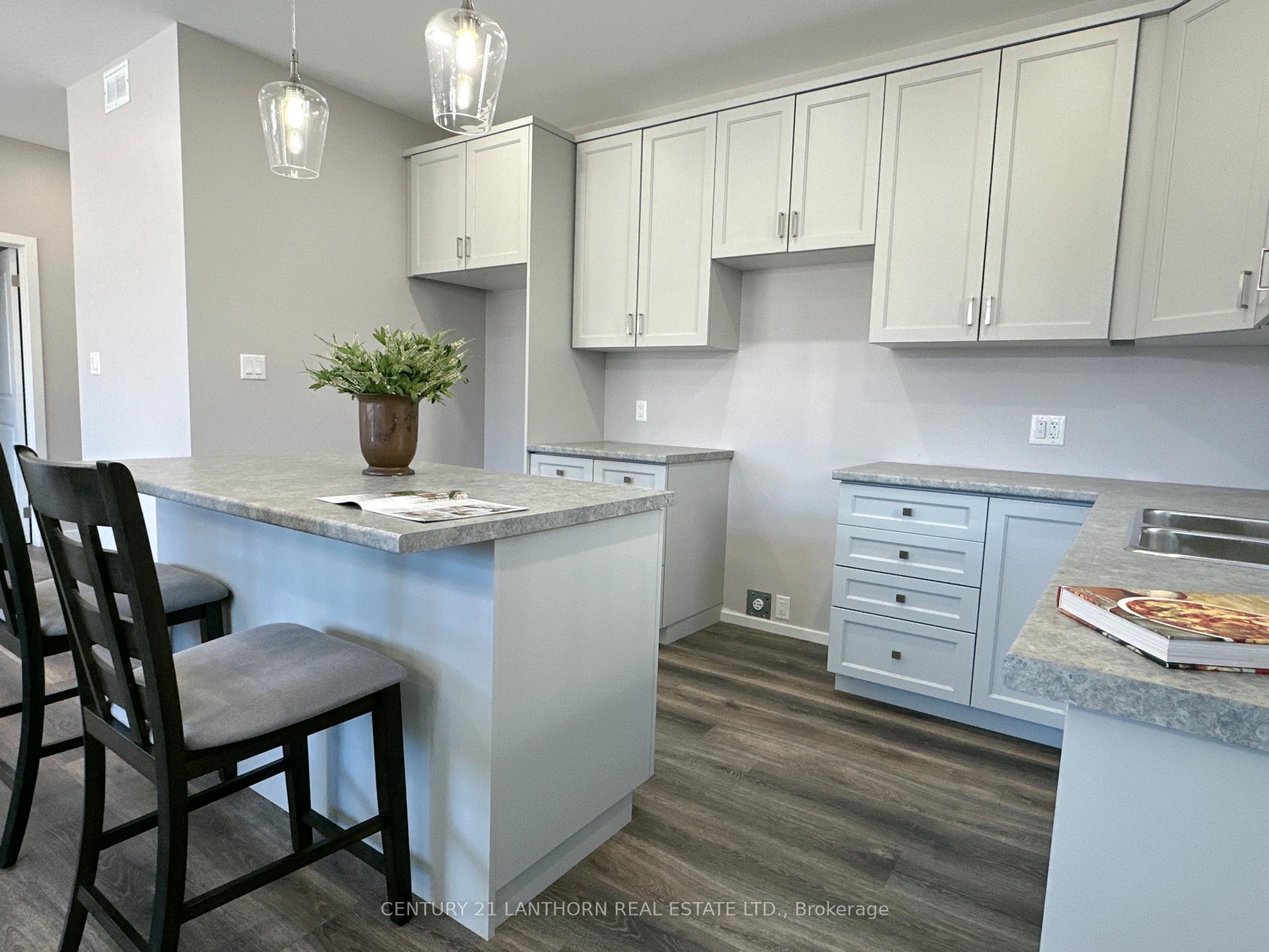 Photo 8 of 44 Summit Crescent, Belleville, Belleville Ward — HOMEH