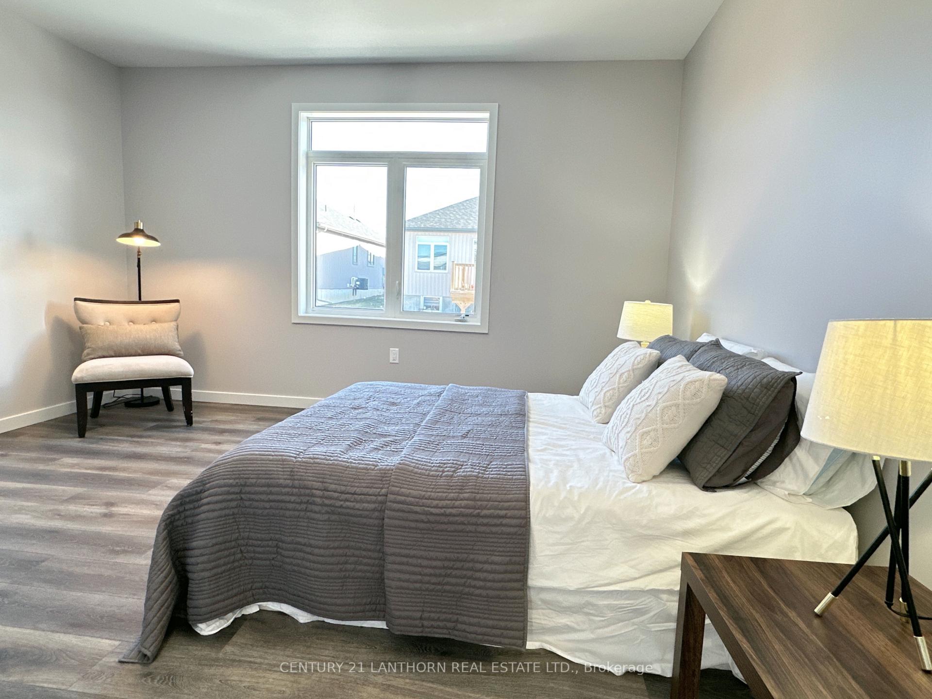 Photo 10 of 44 Summit Crescent, Belleville, Belleville Ward — HOMEH