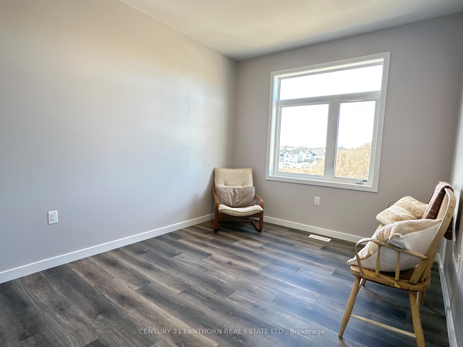Photo 13 of 44 Summit Crescent, Belleville, Belleville Ward — HOMEH