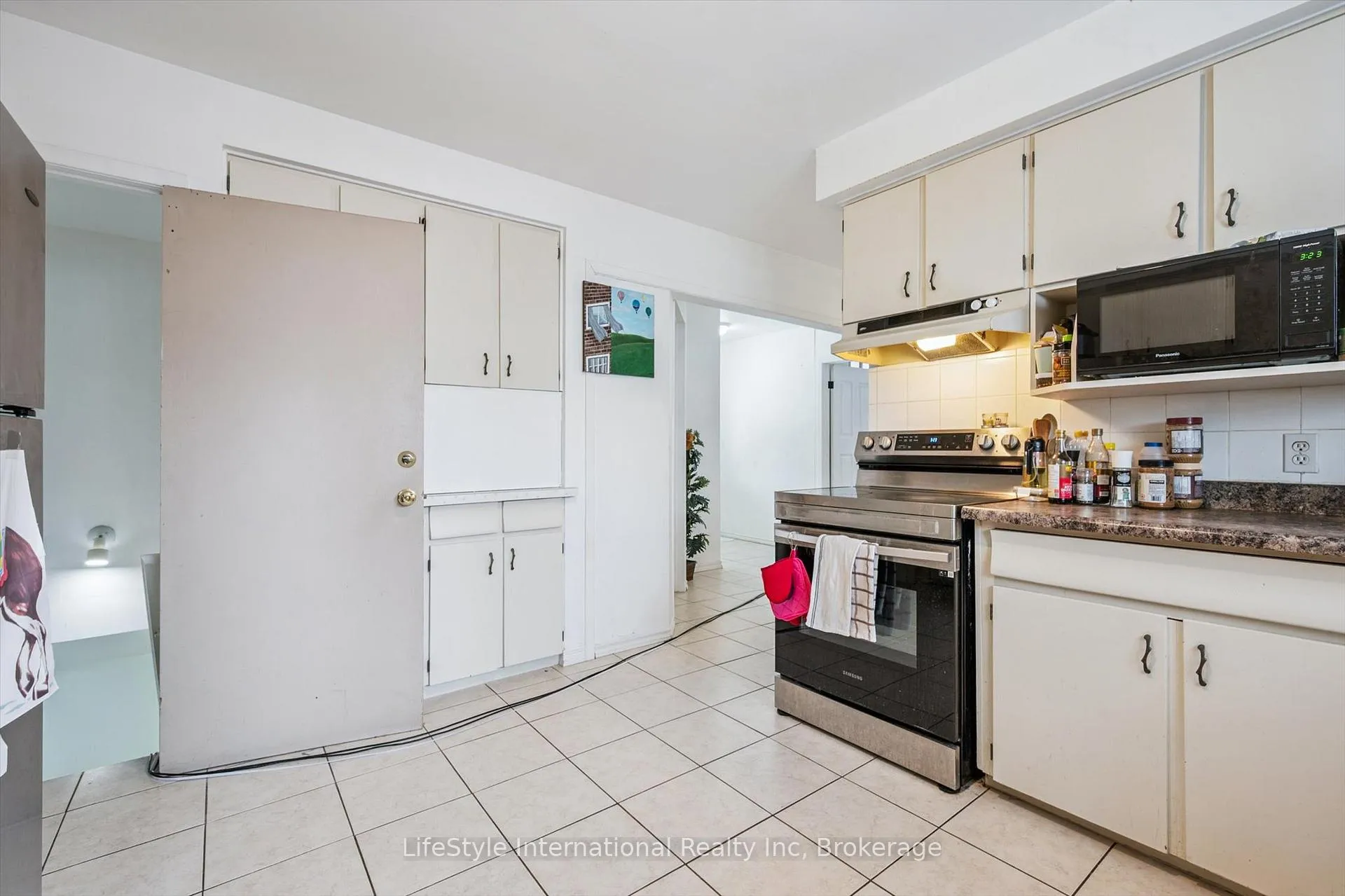 Photo 22 of 15 Fairview Boulevard, Guelph, Dovercliffe Park/Old University — HOMEH