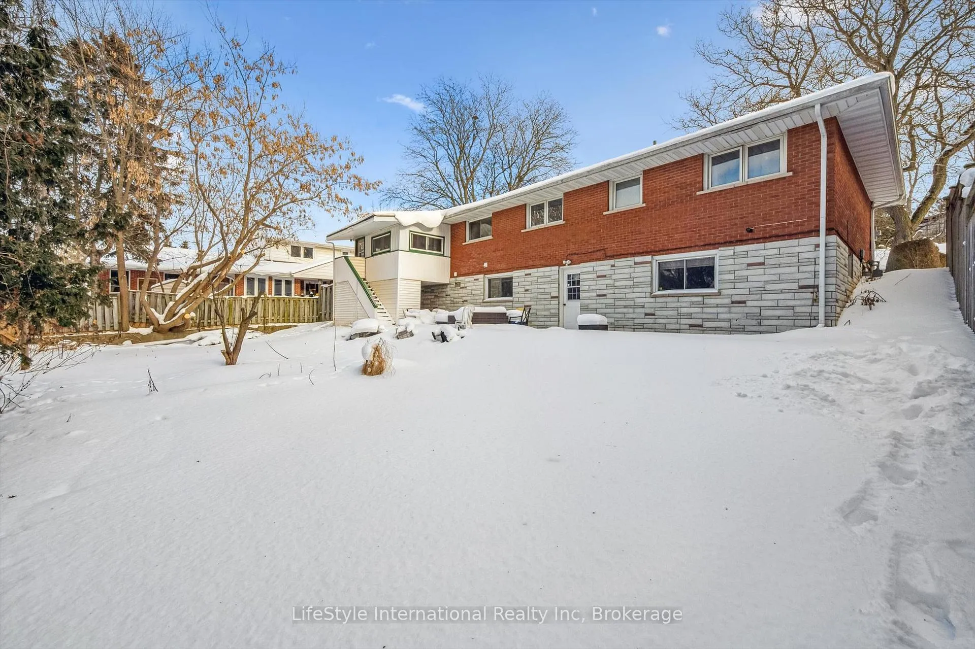 Photo 35 of 15 Fairview Boulevard, Guelph, Dovercliffe Park/Old University — HOMEH