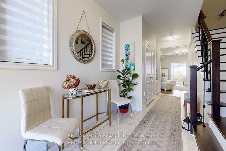 Photo 4 of 108 Elysian Fields Circle, Brampton, Bram West — HOMEH