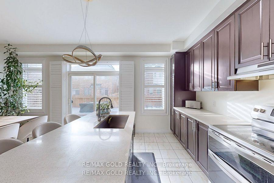 Photo 11 of 108 Elysian Fields Circle, Brampton, Bram West — HOMEH