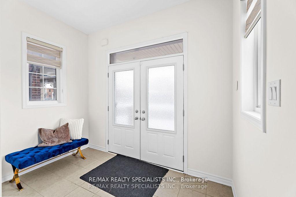 Photo 3 of 409 Edenbrook Hill Drive, Brampton, Northwest Brampton — HOMEH
