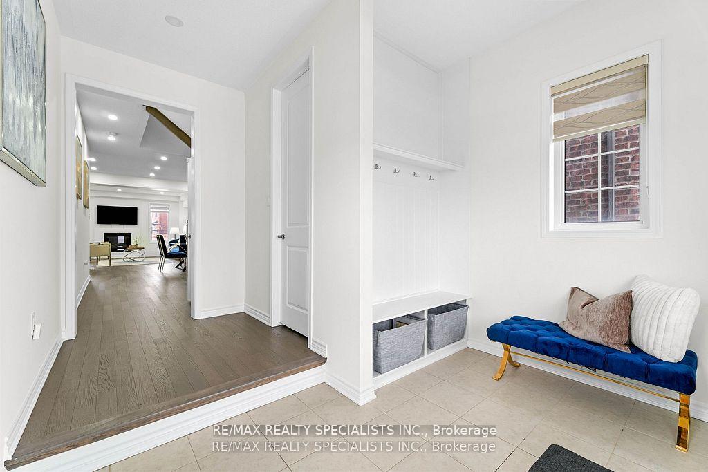 Photo 4 of 409 Edenbrook Hill Drive, Brampton, Northwest Brampton — HOMEH