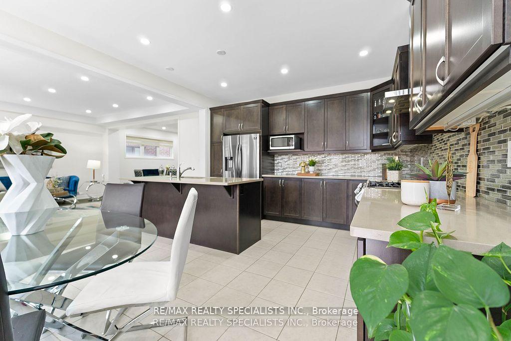 Photo 10 of 409 Edenbrook Hill Drive, Brampton, Northwest Brampton — HOMEH