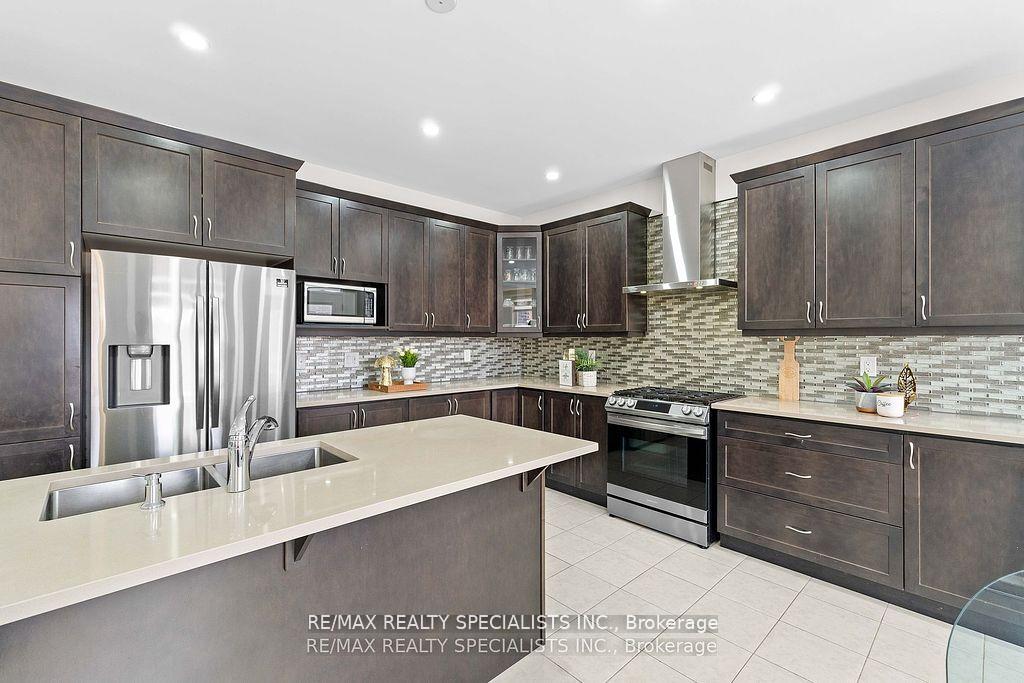 Photo 11 of 409 Edenbrook Hill Drive, Brampton, Northwest Brampton — HOMEH