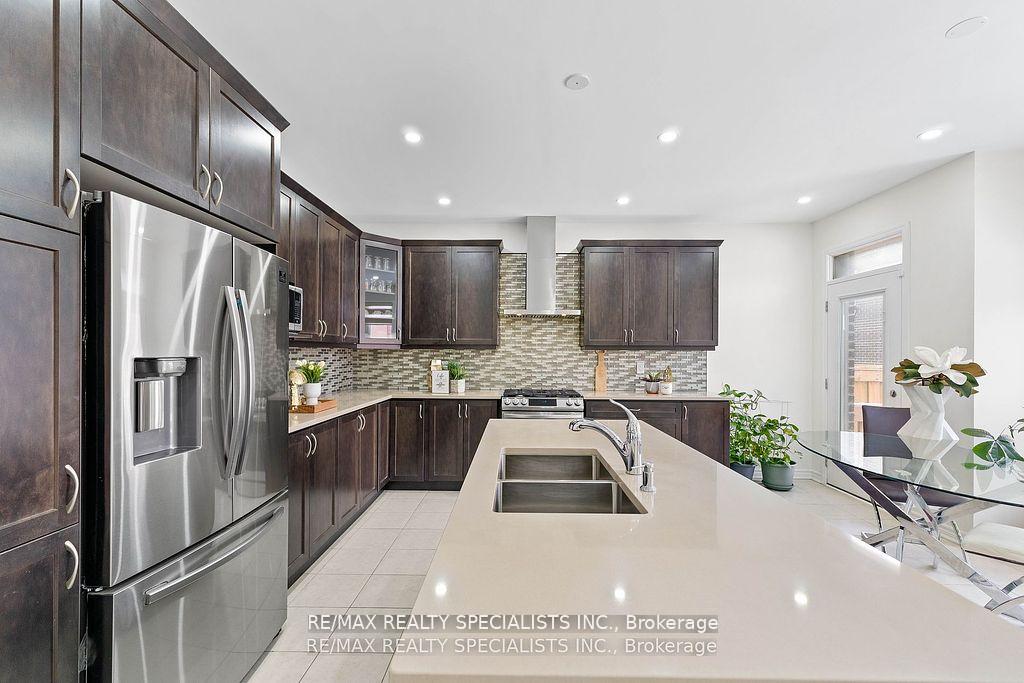 Photo 12 of 409 Edenbrook Hill Drive, Brampton, Northwest Brampton — HOMEH