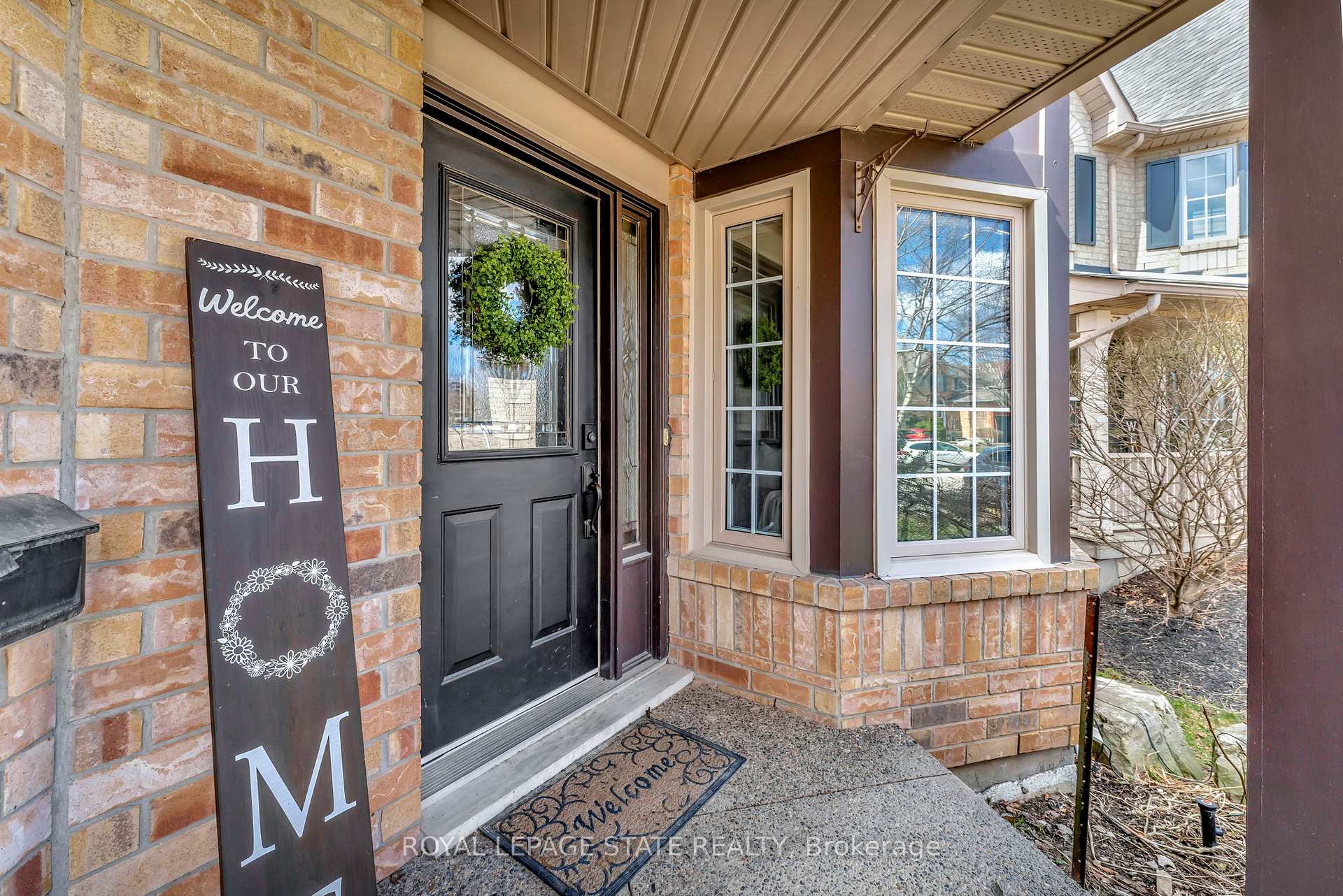 Photo 2 of 88 Strathroy Crescent, Hamilton, Waterdown — HOMEH