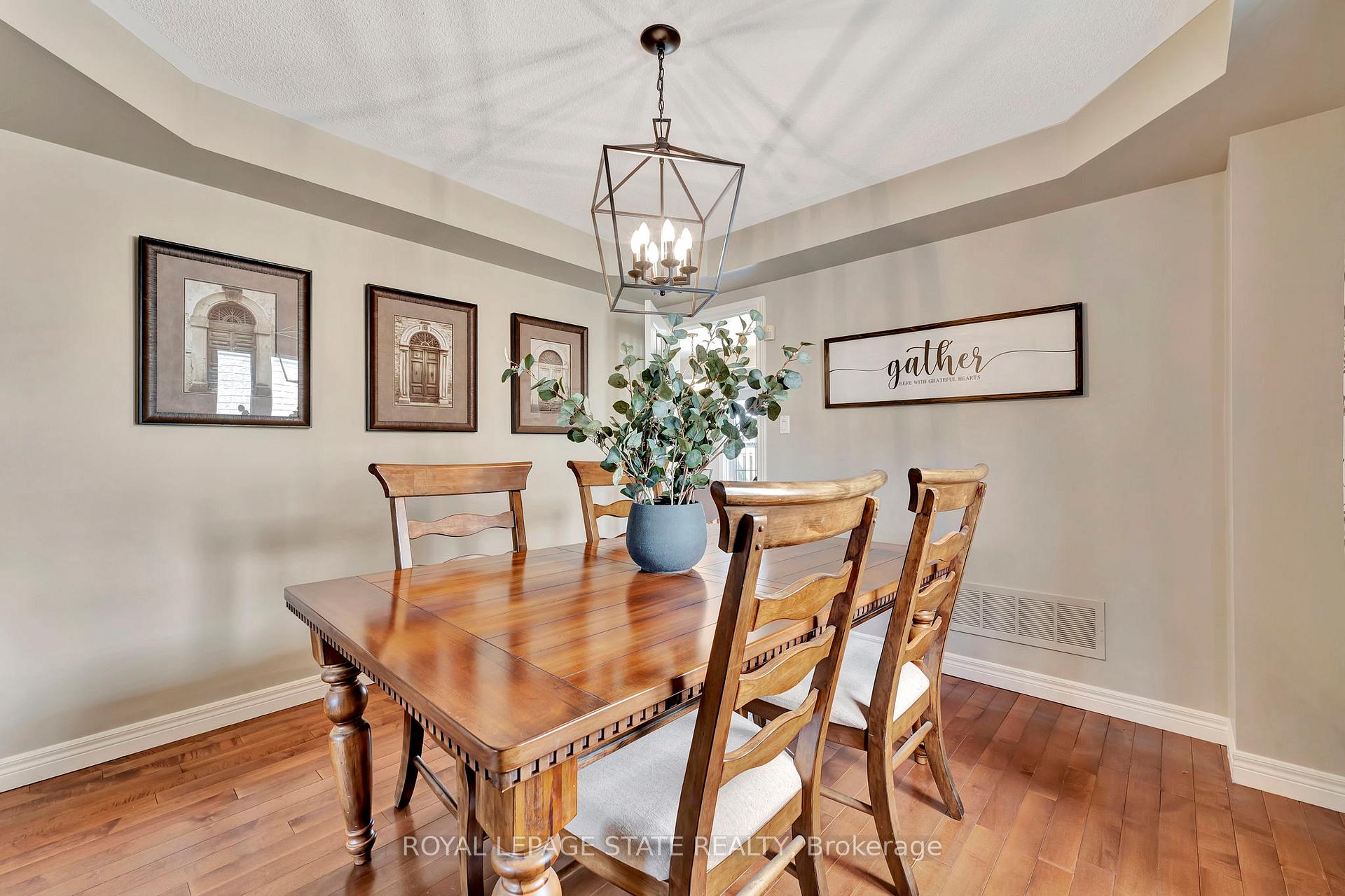 Photo 6 of 88 Strathroy Crescent, Hamilton, Waterdown — HOMEH