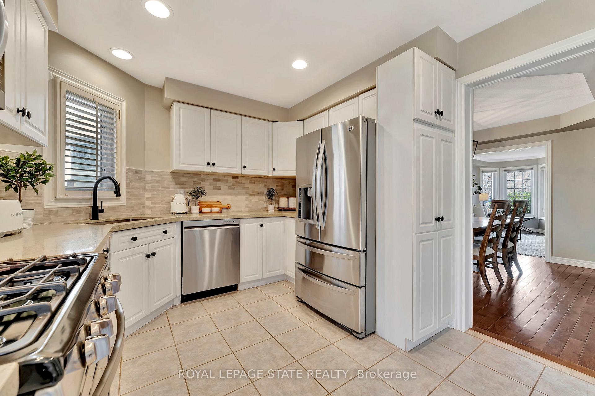 Photo 10 of 88 Strathroy Crescent, Hamilton, Waterdown — HOMEH