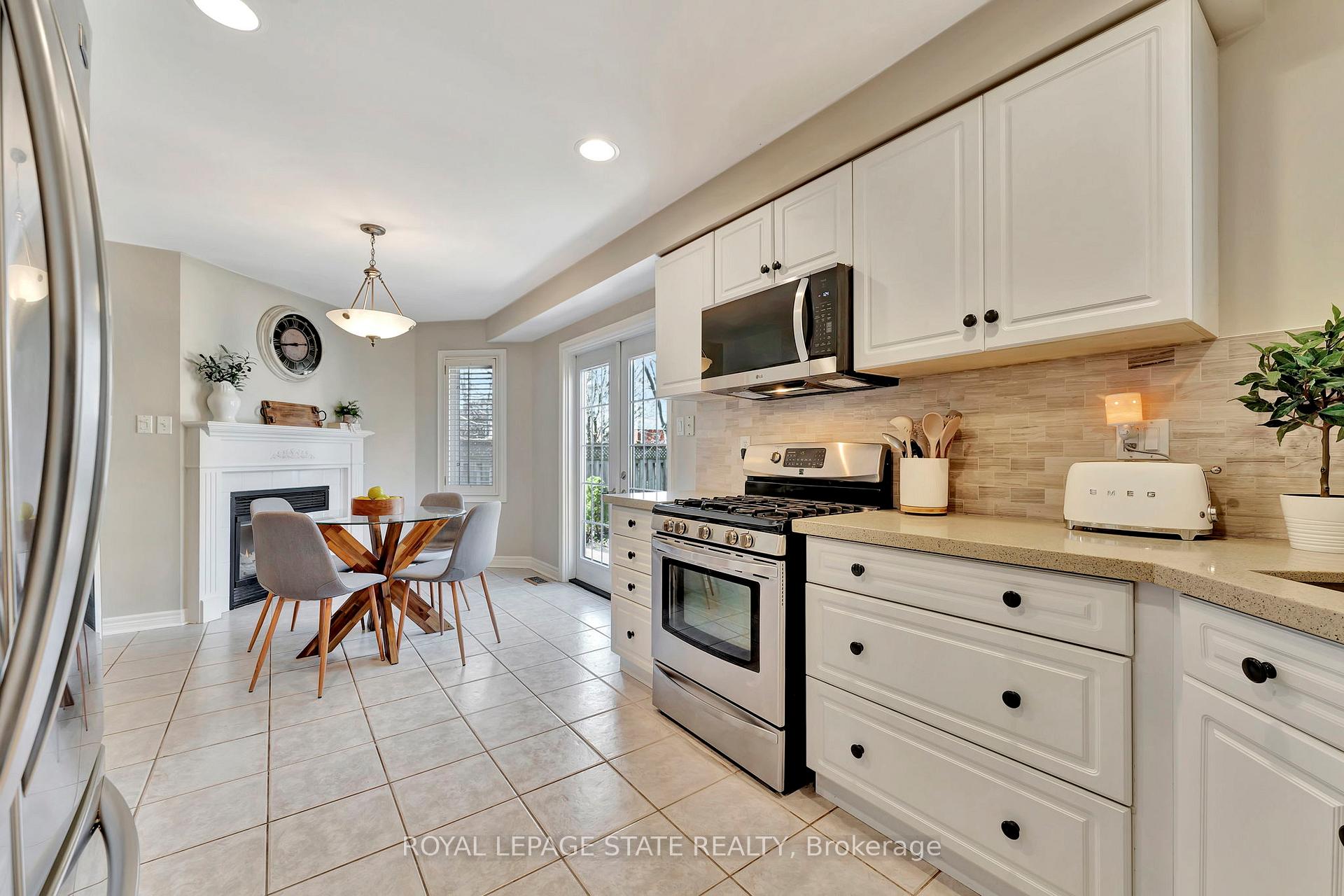 Photo 11 of 88 Strathroy Crescent, Hamilton, Waterdown — HOMEH