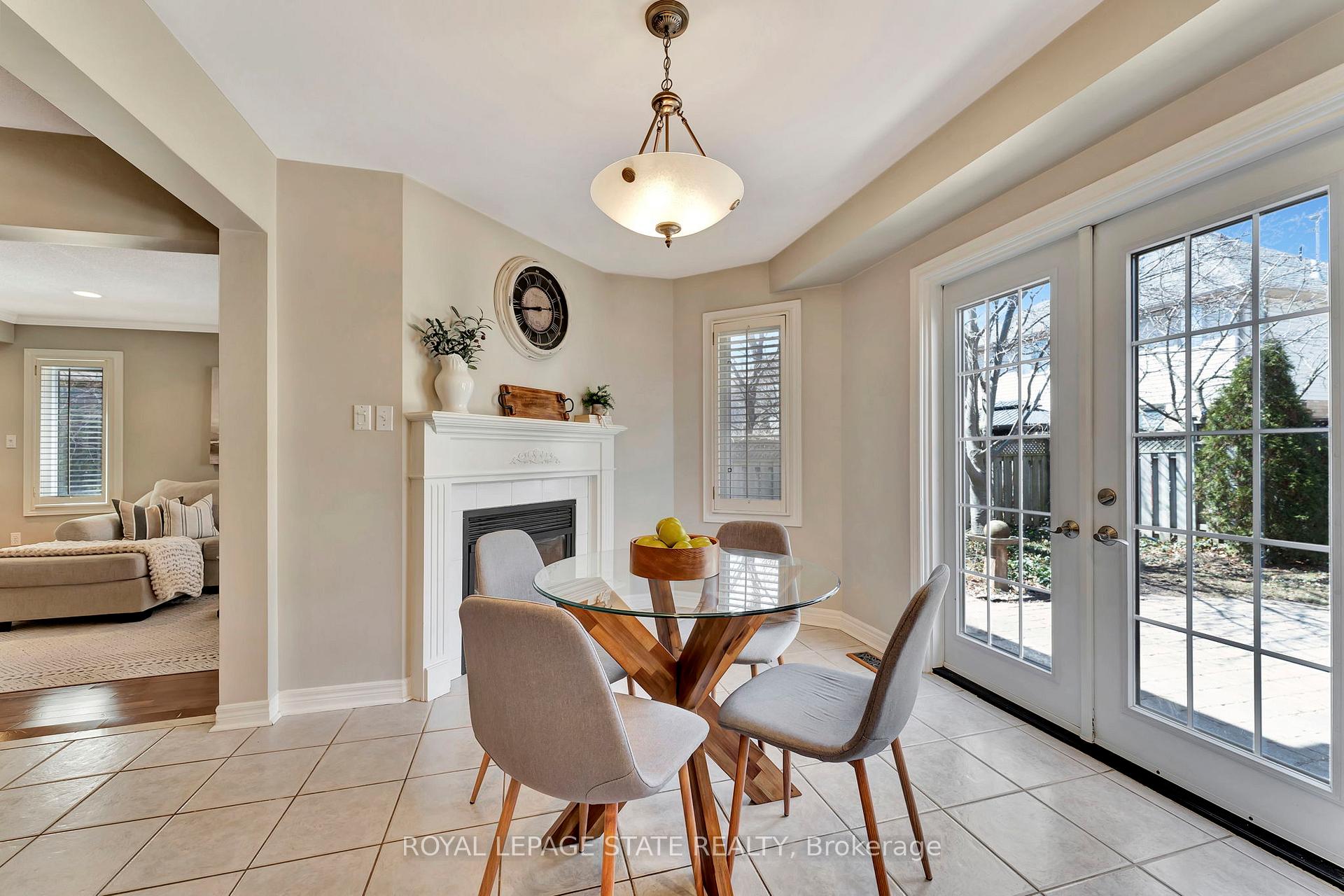Photo 12 of 88 Strathroy Crescent, Hamilton, Waterdown — HOMEH