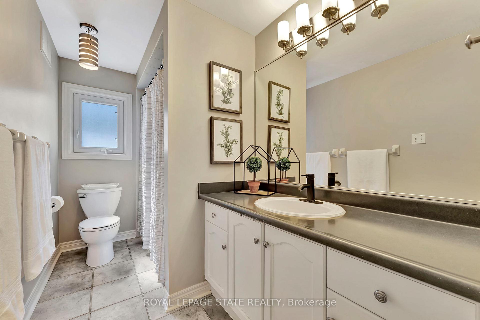 Photo 23 of 88 Strathroy Crescent, Hamilton, Waterdown — HOMEH