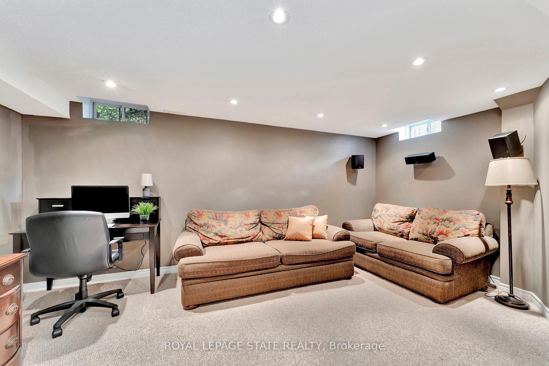 Photo 24 of 88 Strathroy Crescent, Hamilton, Waterdown — HOMEH