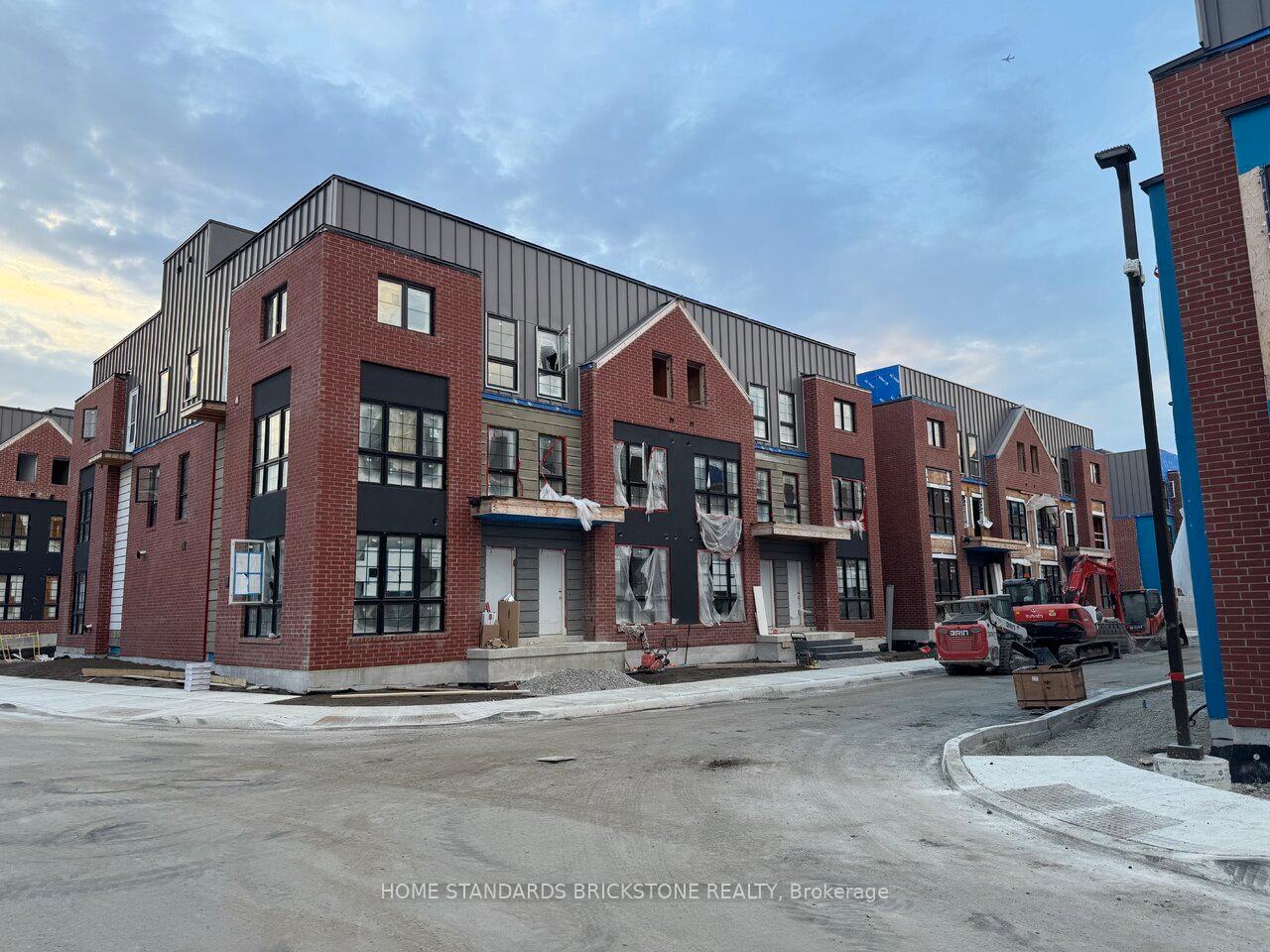Photo 4 of Unit 96, 300 Atkinson Avenue, Vaughan, Uplands — HOMEH