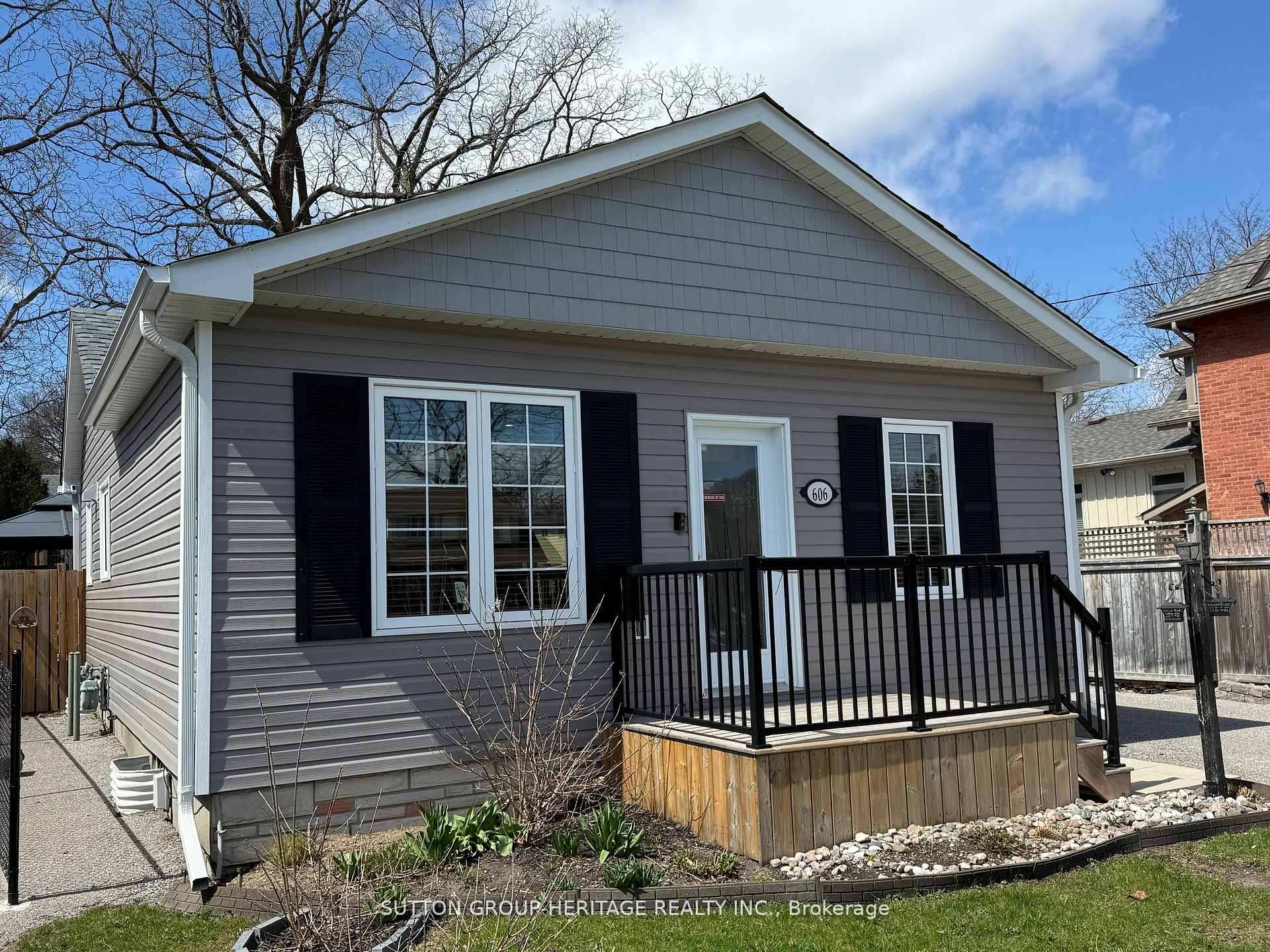 Front of 606 Brock Street S