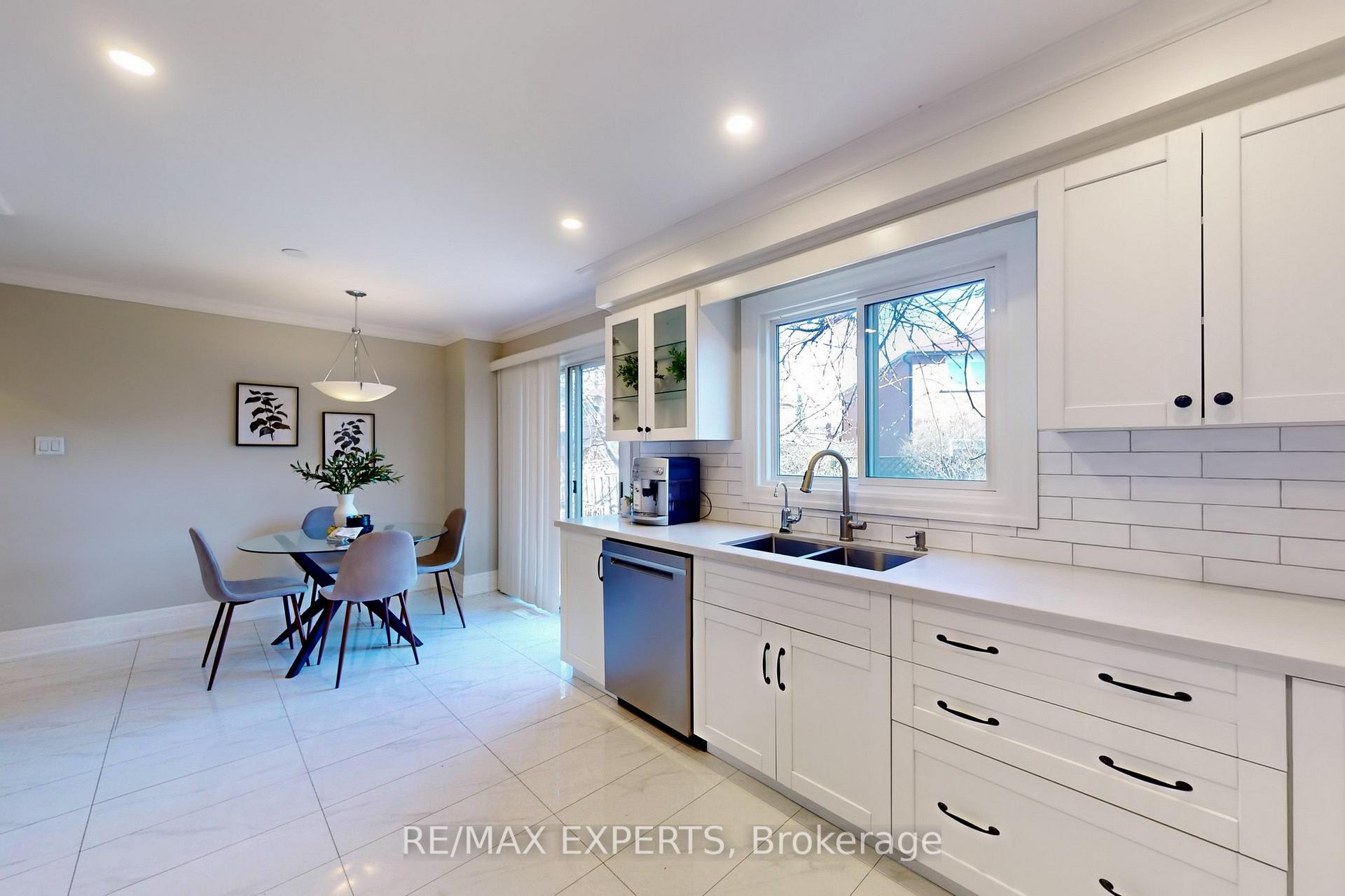 Photo 33 of 245 Brownridge Drive, Vaughan, Brownridge — HOMEH