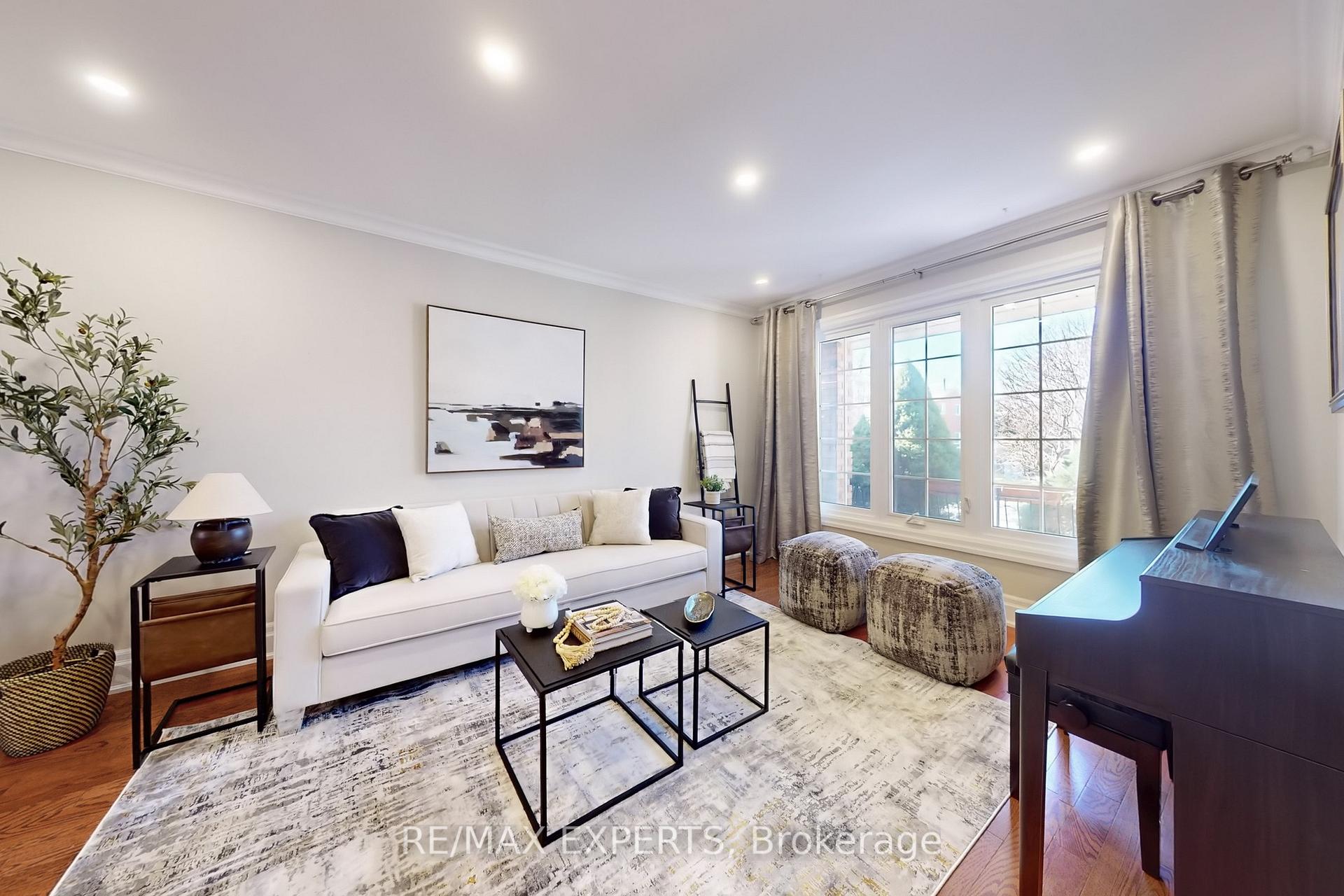 Photo 3 of 245 Brownridge Drive, Vaughan, Brownridge — HOMEH