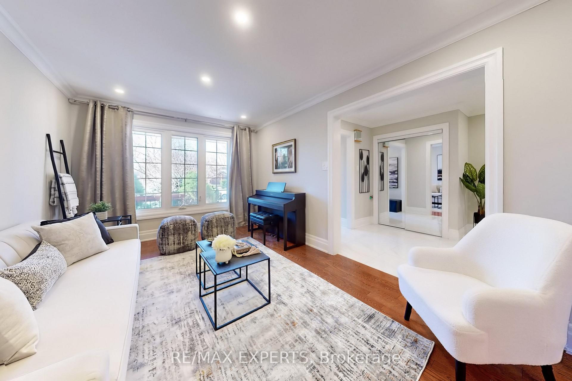 Photo 4 of 245 Brownridge Drive, Vaughan, Brownridge — HOMEH