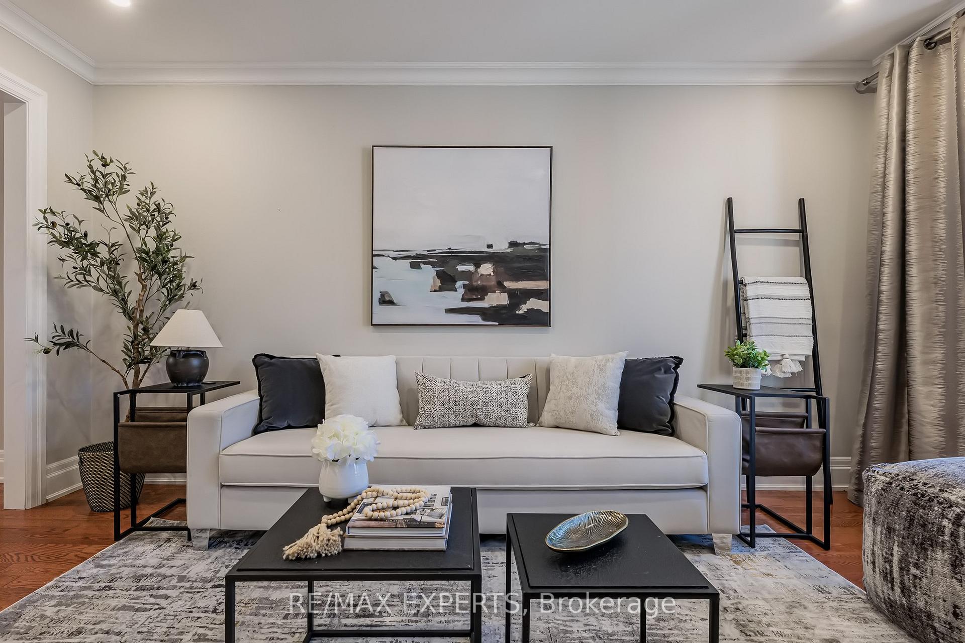 Photo 5 of 245 Brownridge Drive, Vaughan, Brownridge — HOMEH