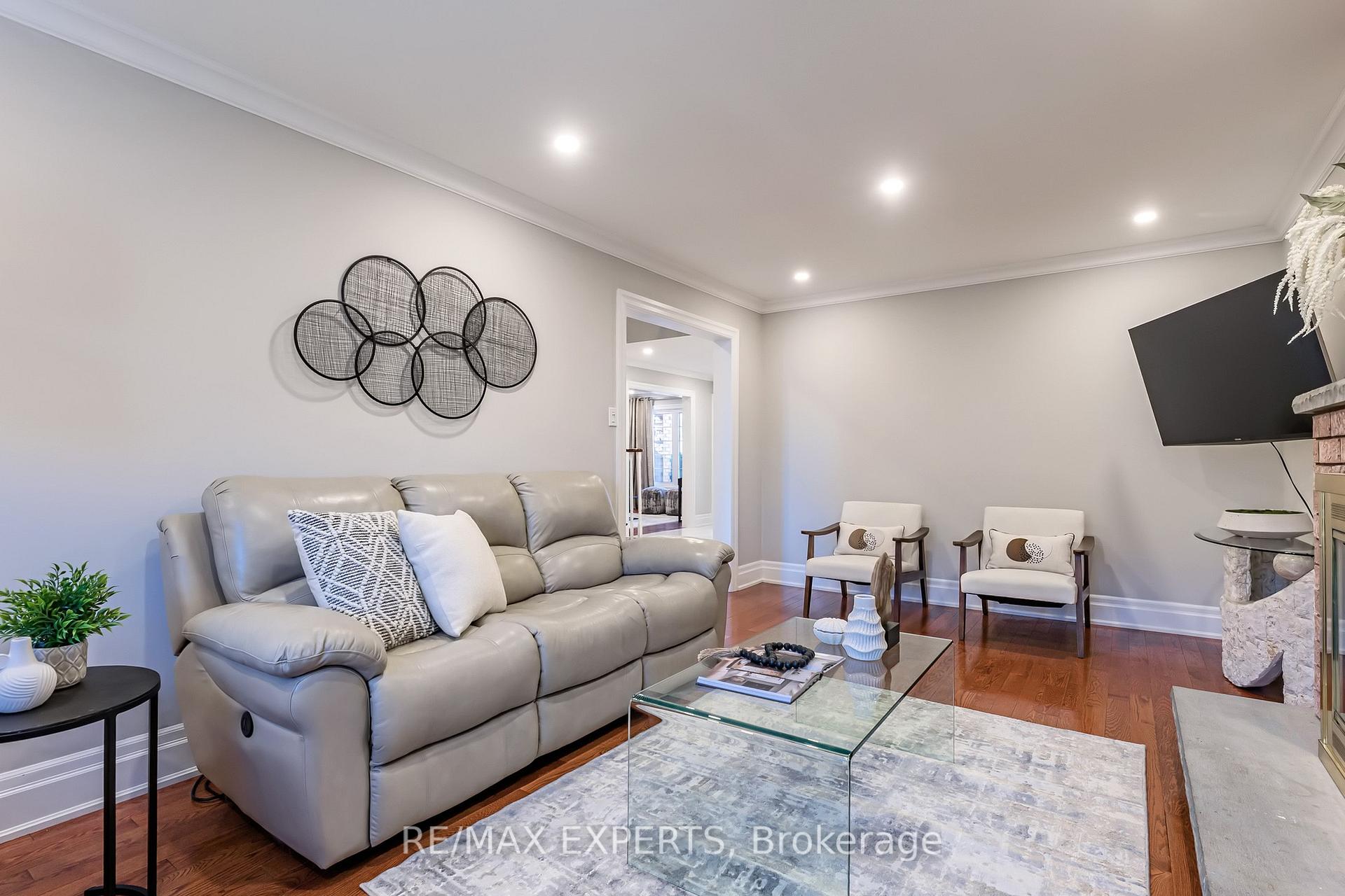 Photo 9 of 245 Brownridge Drive, Vaughan, Brownridge — HOMEH