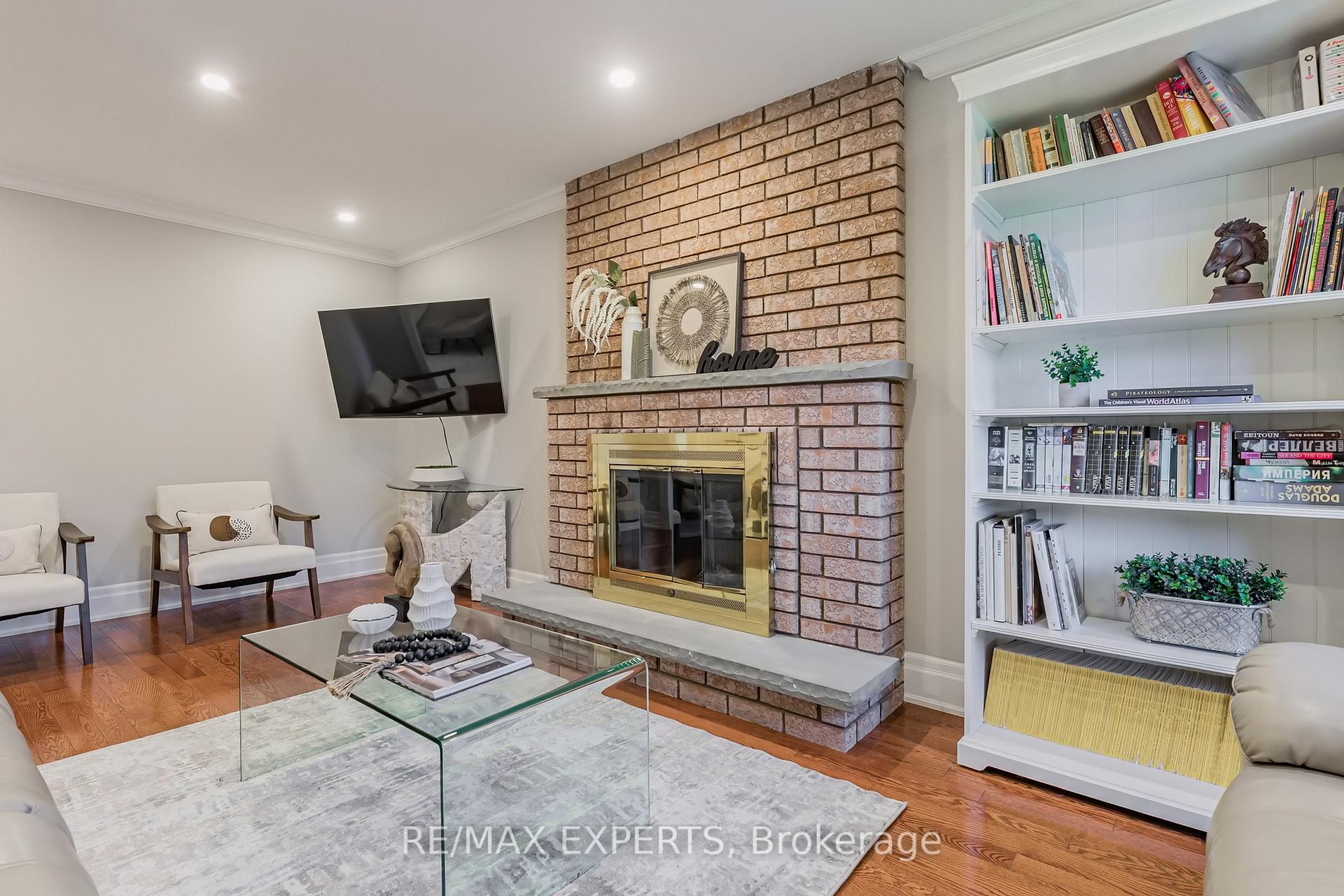 Photo 10 of 245 Brownridge Drive, Vaughan, Brownridge — HOMEH