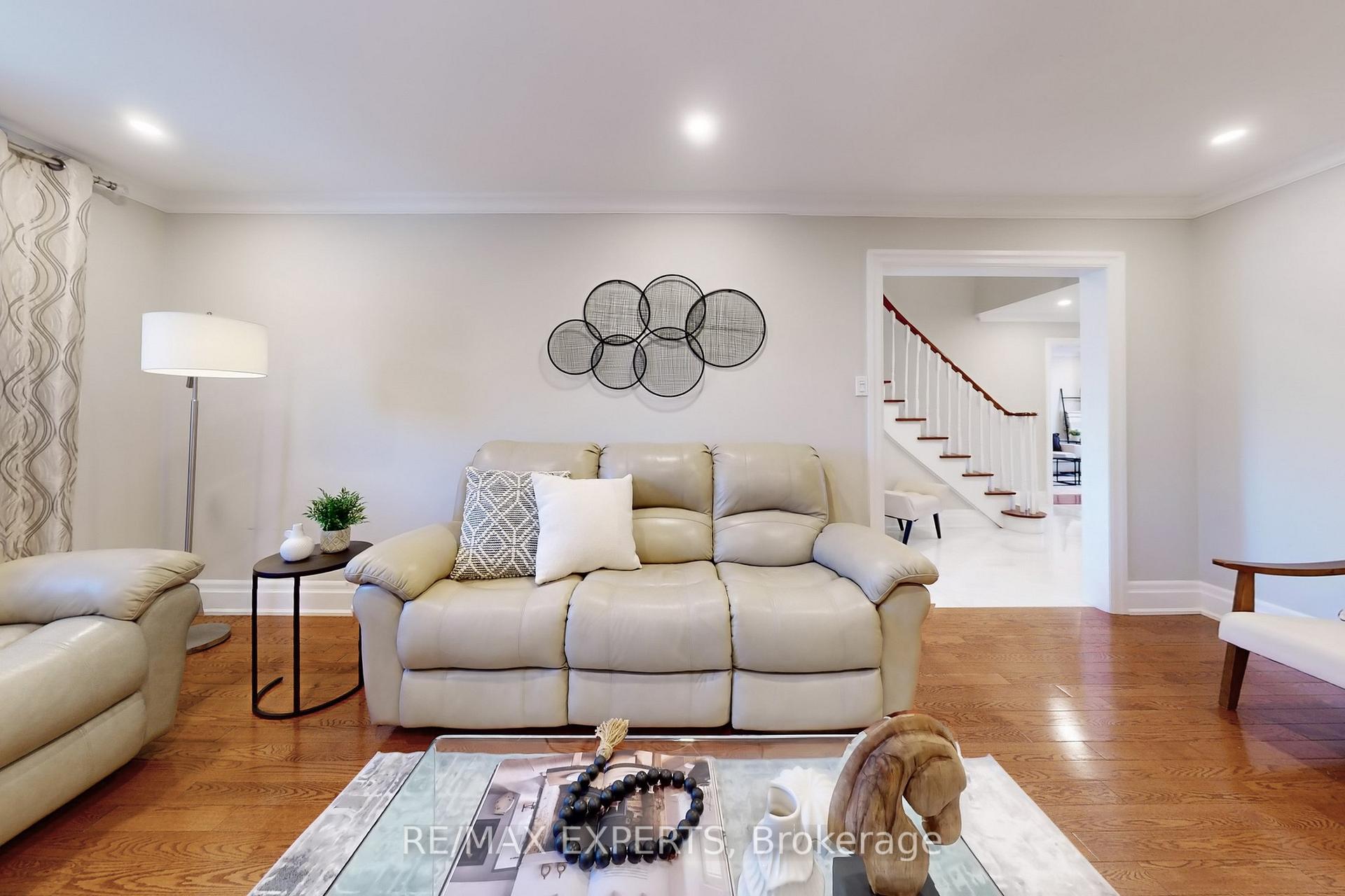 Photo 11 of 245 Brownridge Drive, Vaughan, Brownridge — HOMEH