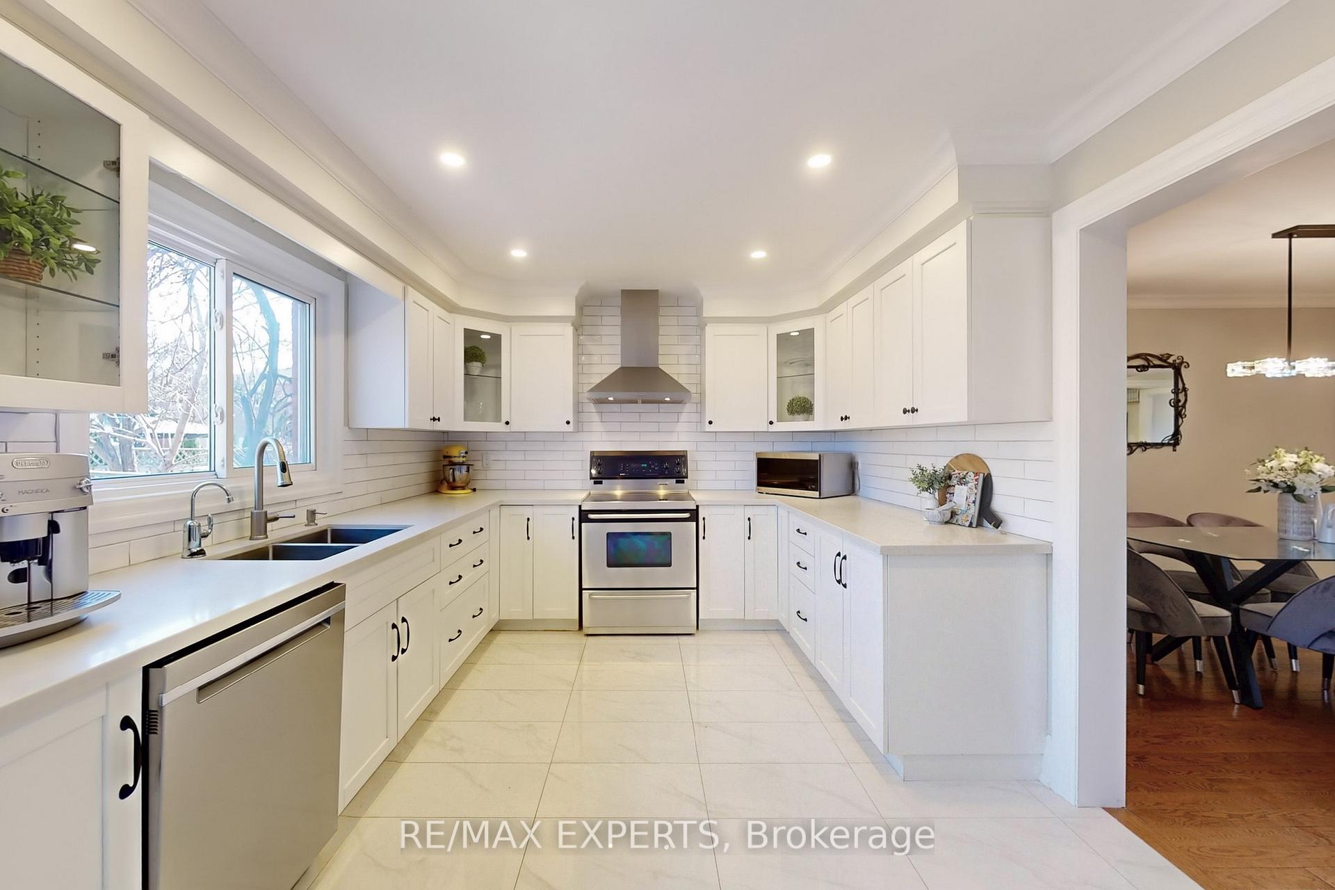Photo 12 of 245 Brownridge Drive, Vaughan, Brownridge — HOMEH