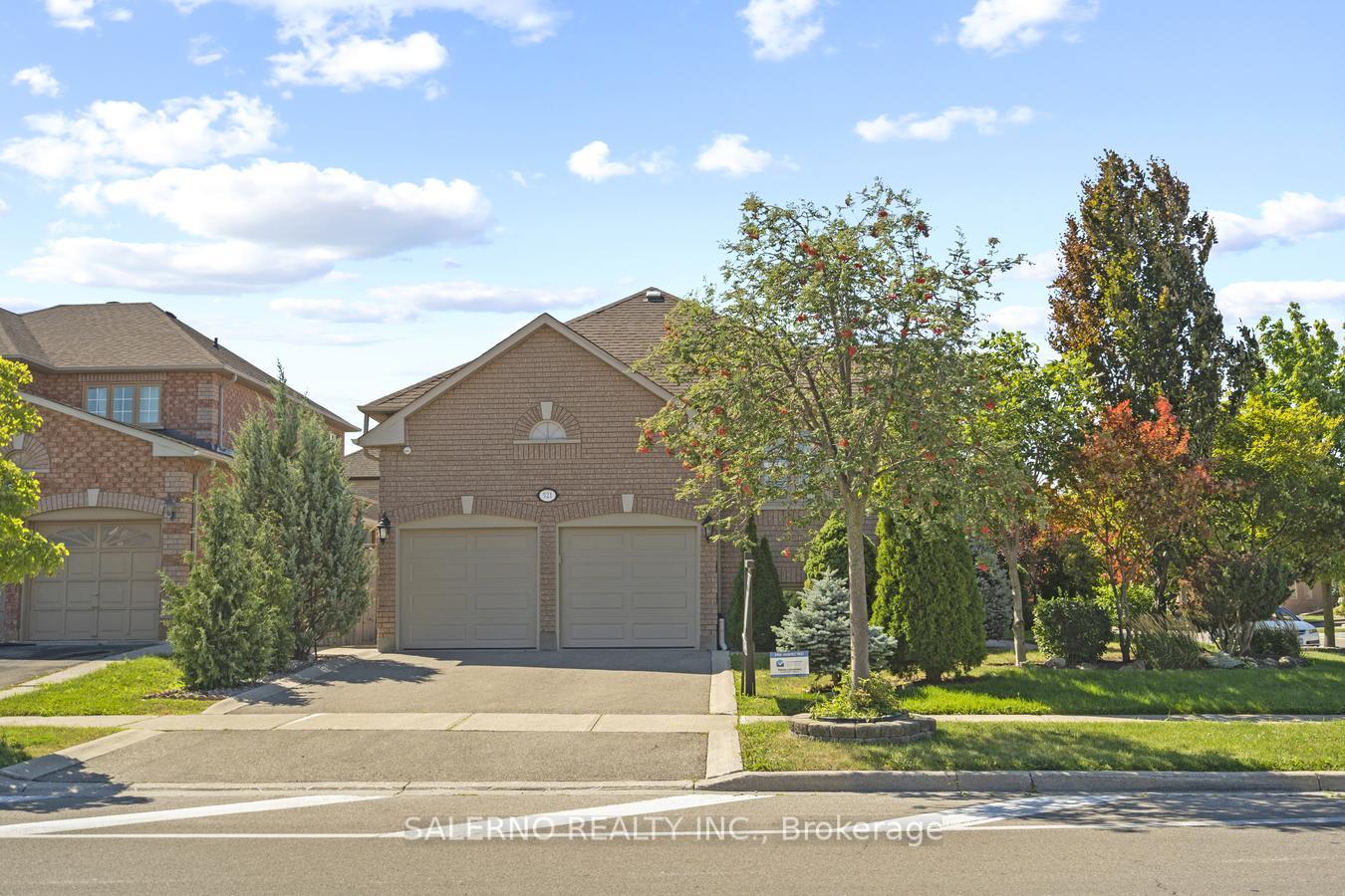 Photo 2 of 521 Cunningham Drive, Vaughan, Maple — HOMEH