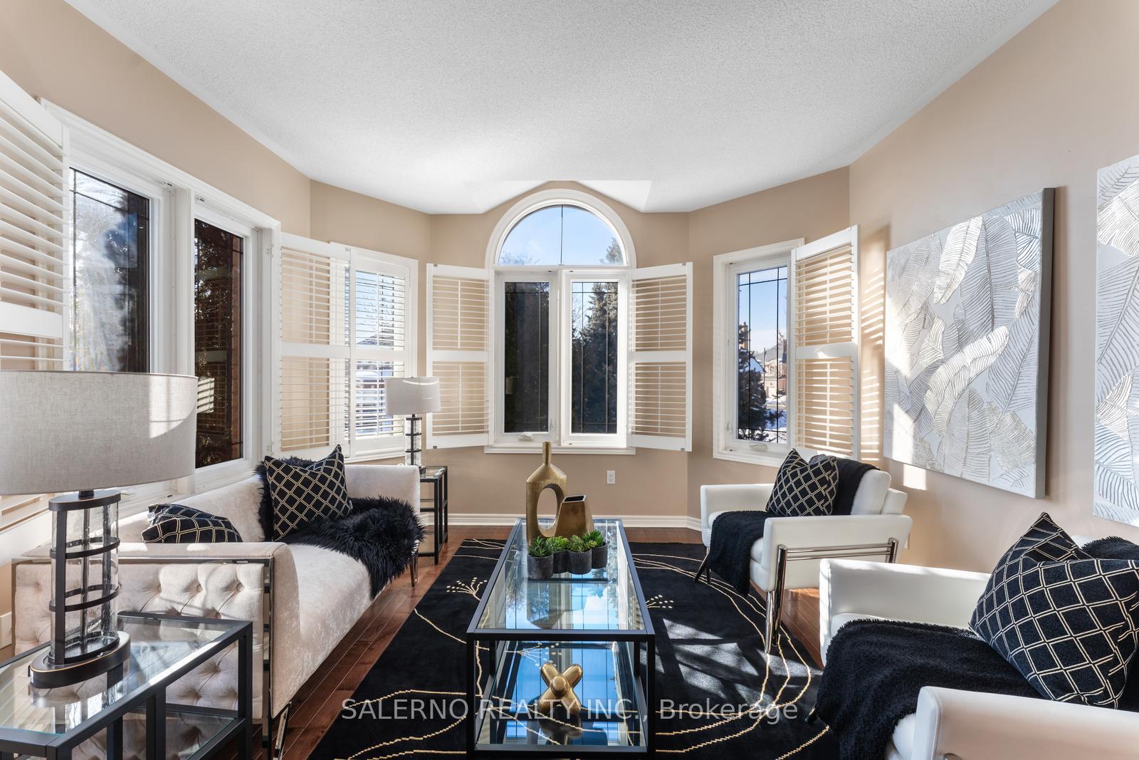 Photo 8 of 521 Cunningham Drive, Vaughan, Maple — HOMEH