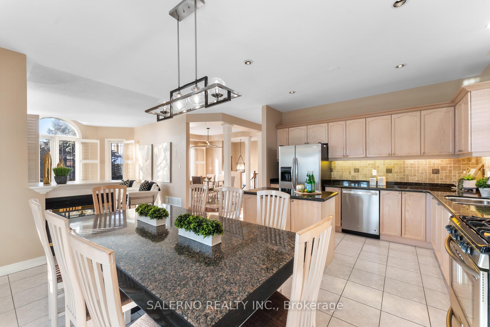 Photo 11 of 521 Cunningham Drive, Vaughan, Maple — HOMEH