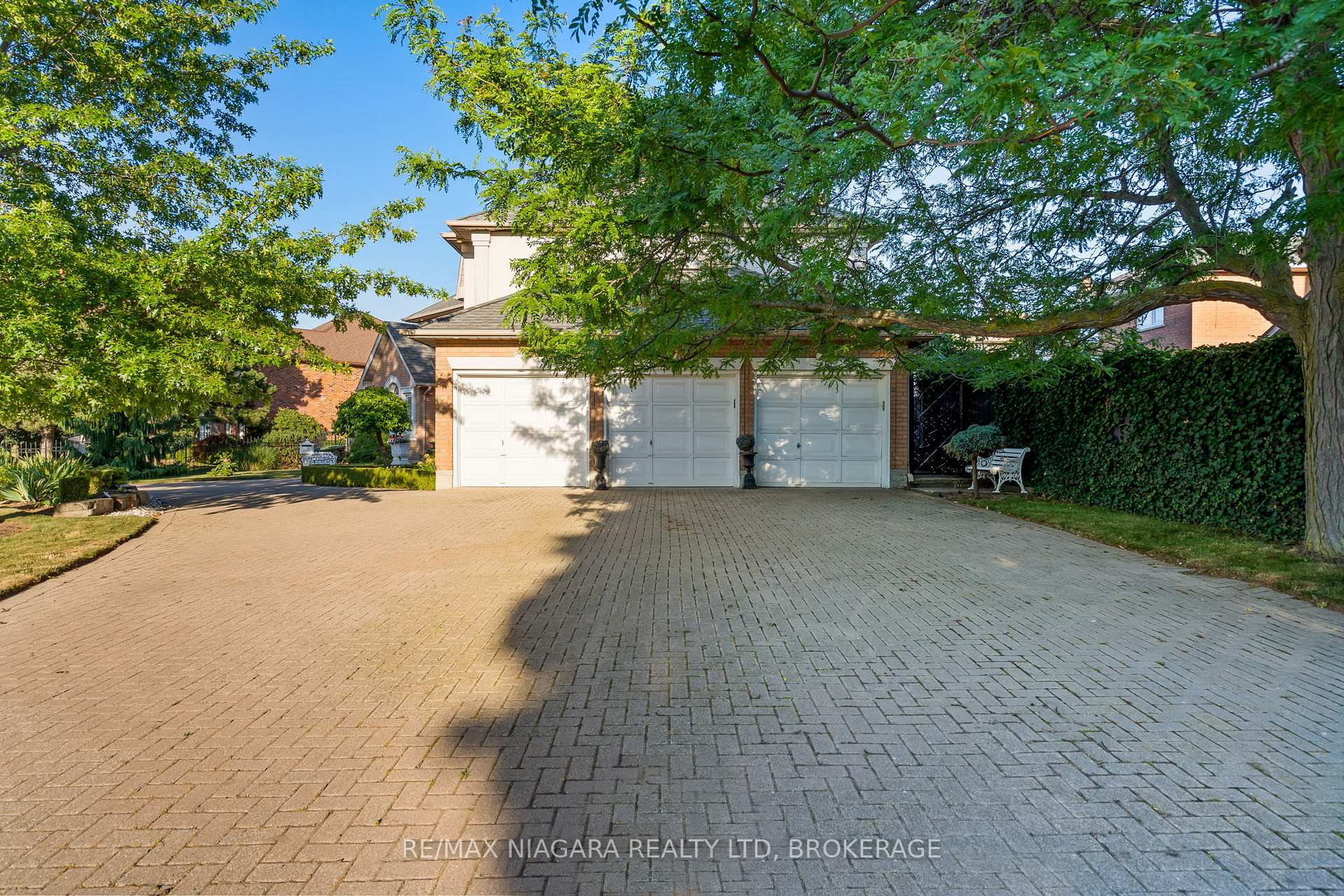 Photo 4 of 13 Shoreline Crescent, Grimsby, Grimsby Beach — HOMEH
