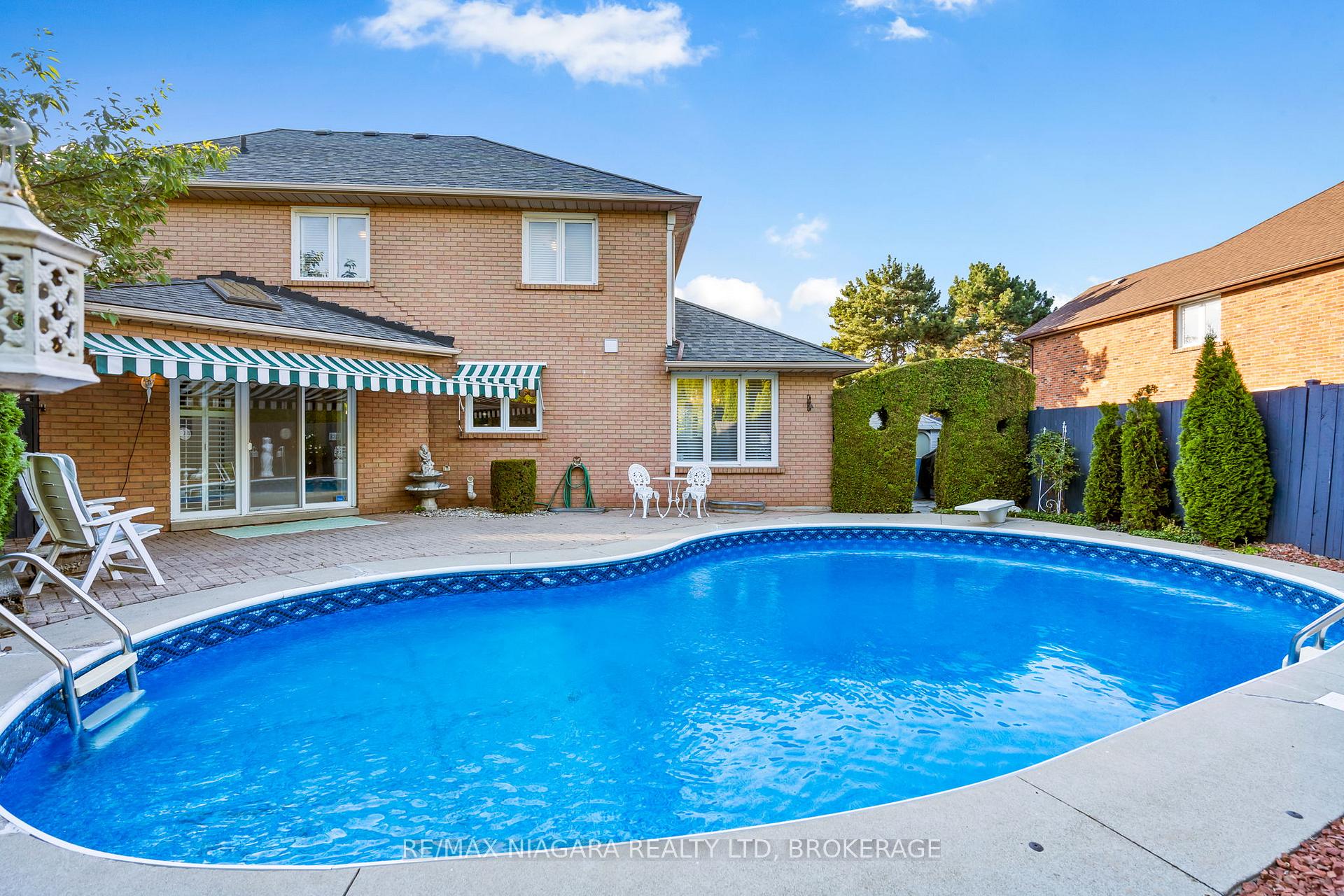 Photo 10 of 13 Shoreline Crescent, Grimsby, Grimsby Beach — HOMEH