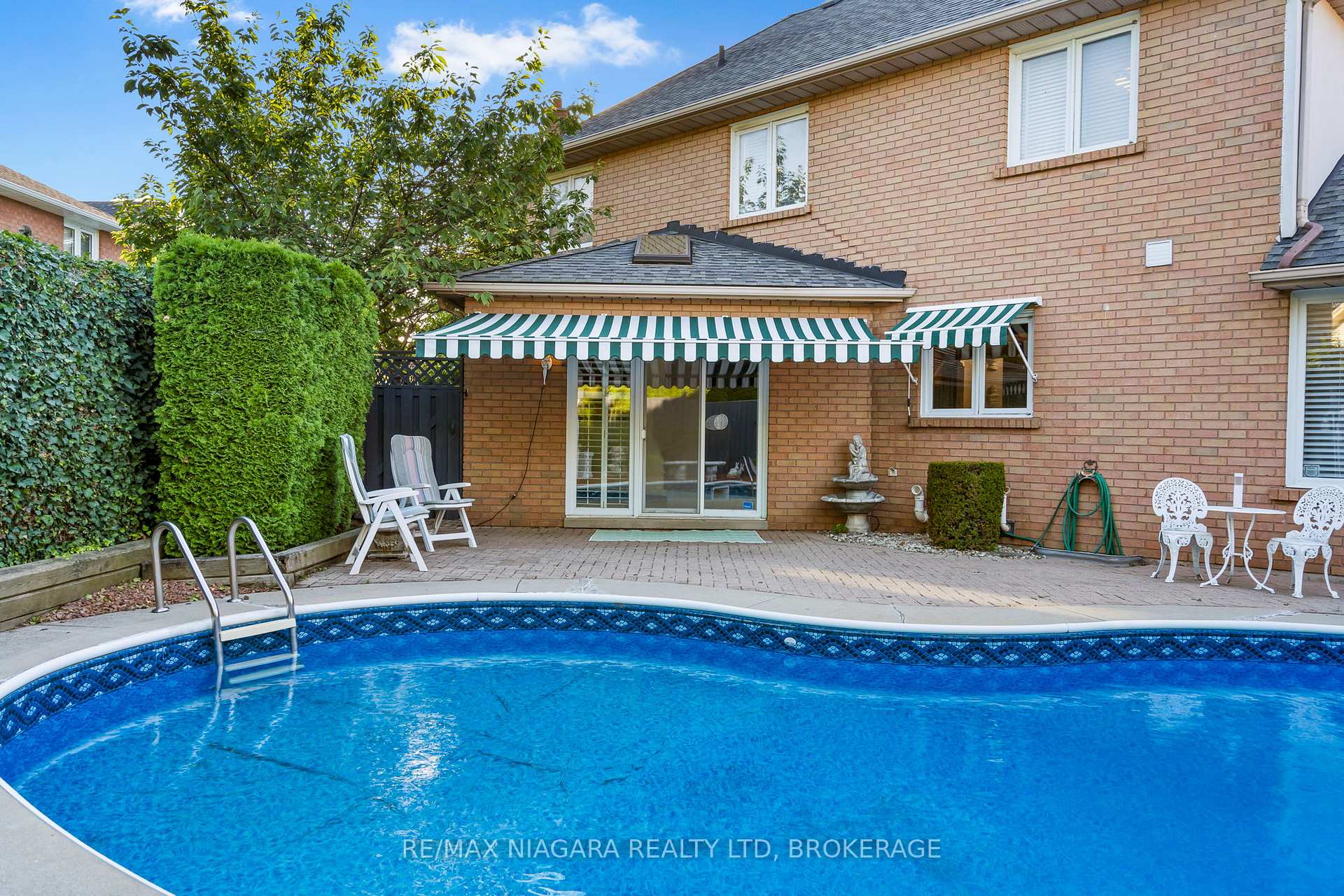 Photo 11 of 13 Shoreline Crescent, Grimsby, Grimsby Beach — HOMEH