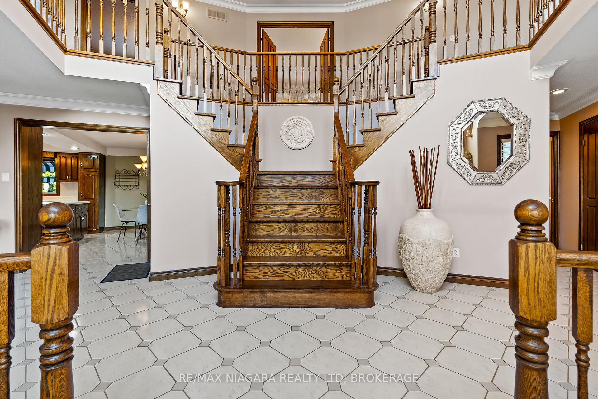 Photo 12 of 13 Shoreline Crescent, Grimsby, Grimsby Beach — HOMEH