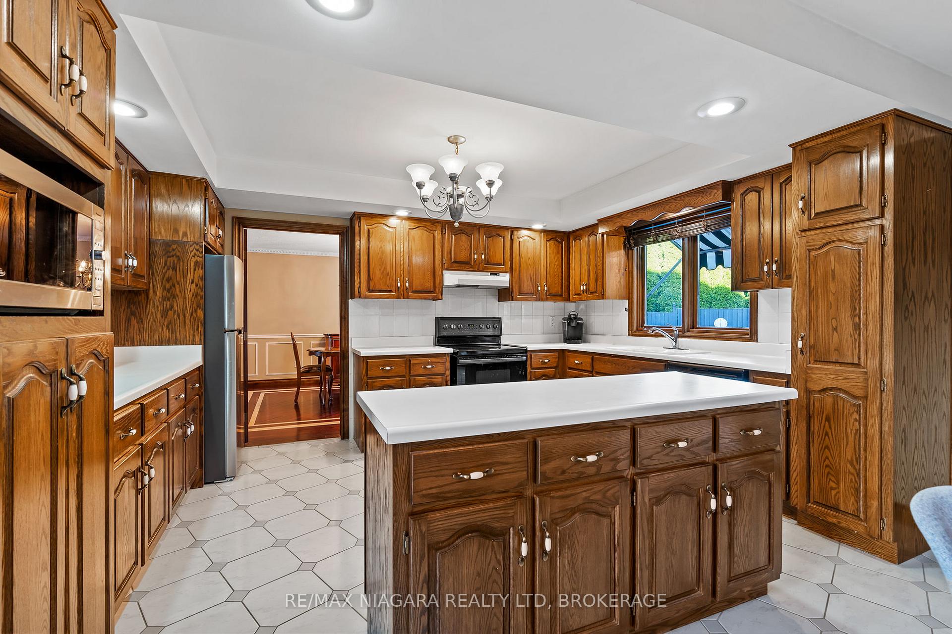 Photo 18 of 13 Shoreline Crescent, Grimsby, Grimsby Beach — HOMEH
