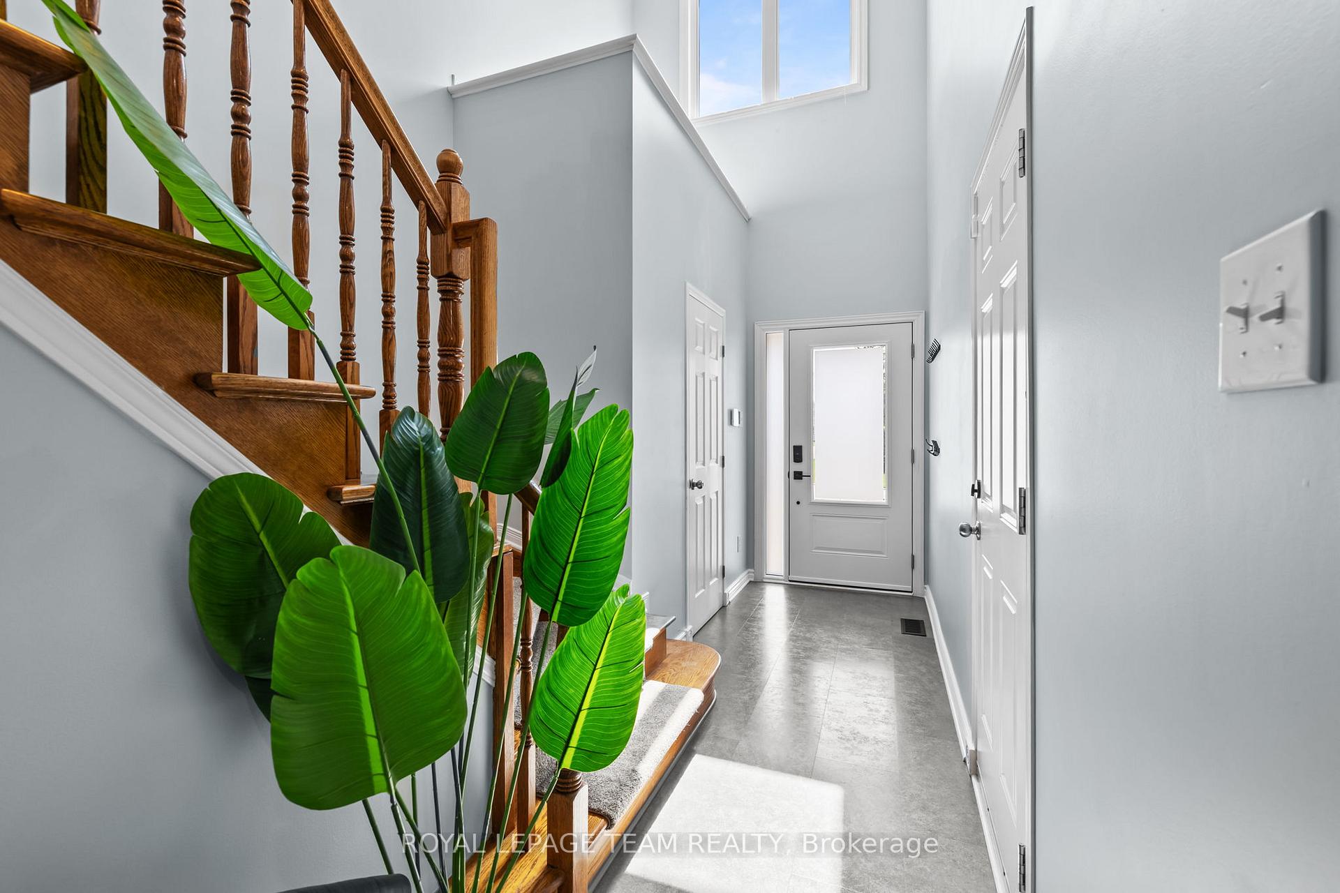 Photo 3 of 521 Stonechurch Way, Ottawa, Barrhaven - Cedargrove/Fraserdale — HOMEH