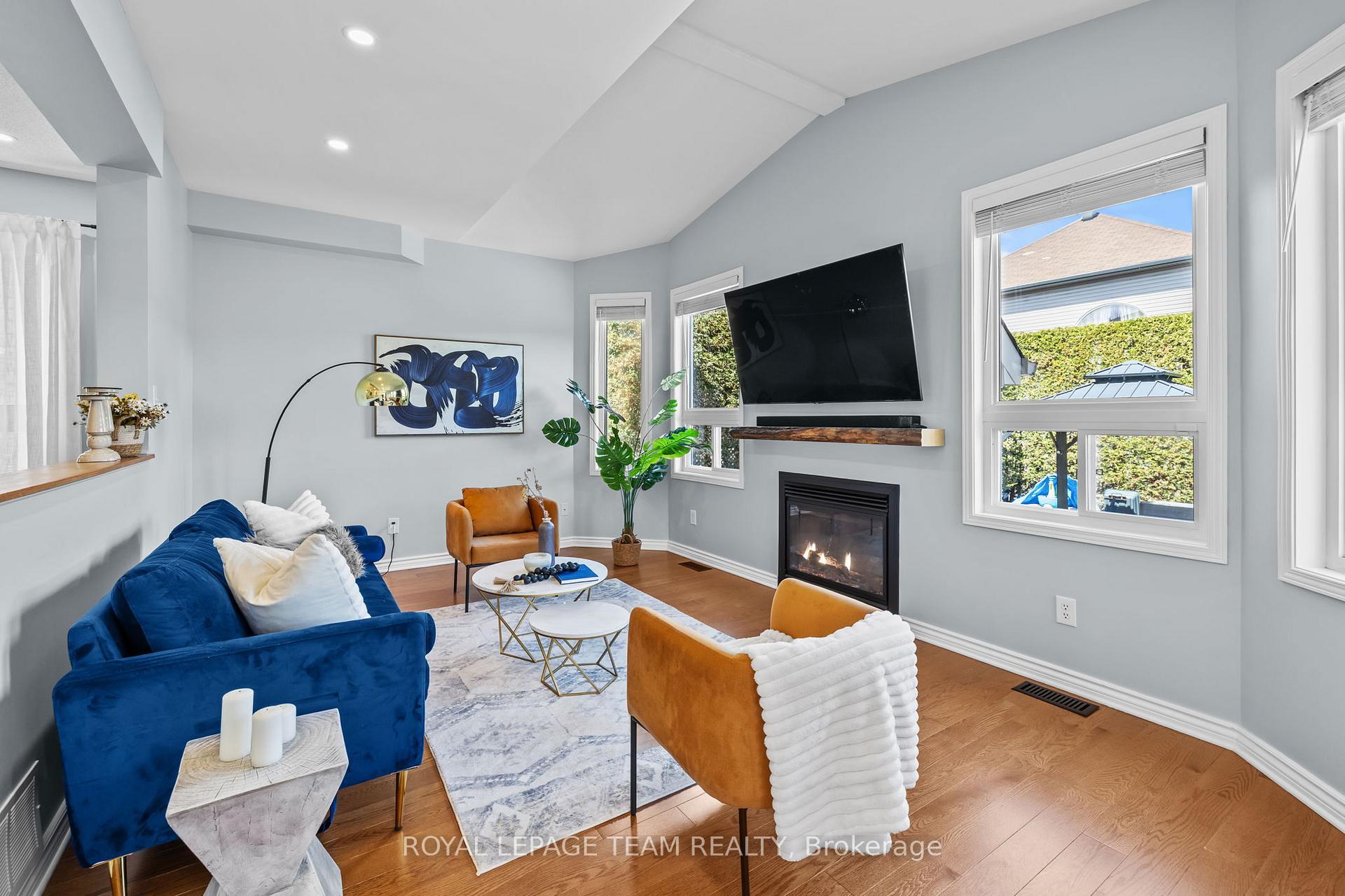 Photo 4 of 521 Stonechurch Way, Ottawa, Barrhaven - Cedargrove/Fraserdale — HOMEH