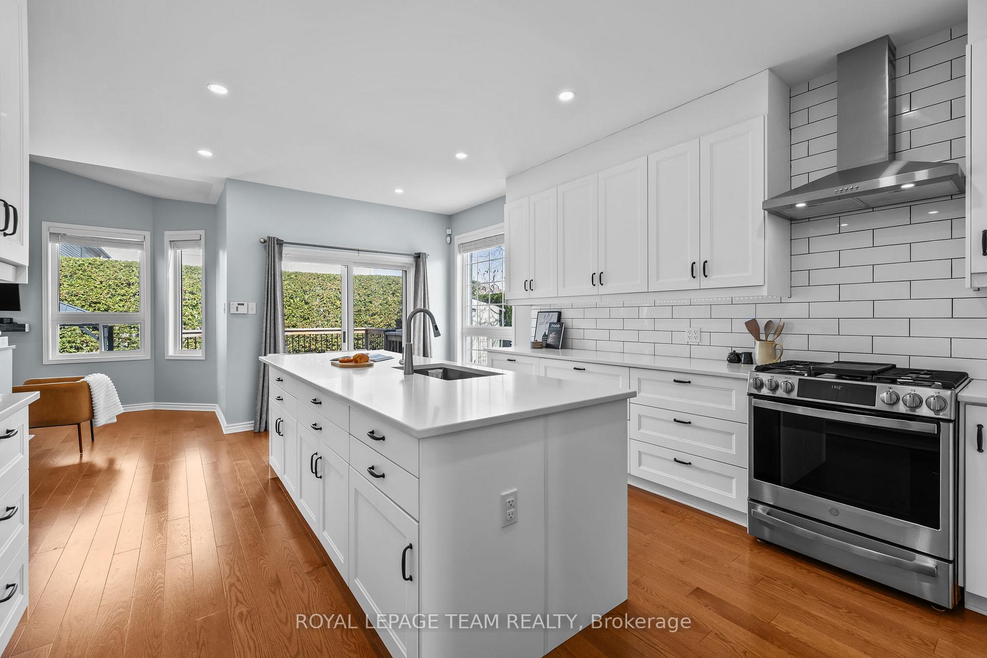 Photo 8 of 521 Stonechurch Way, Ottawa, Barrhaven - Cedargrove/Fraserdale — HOMEH