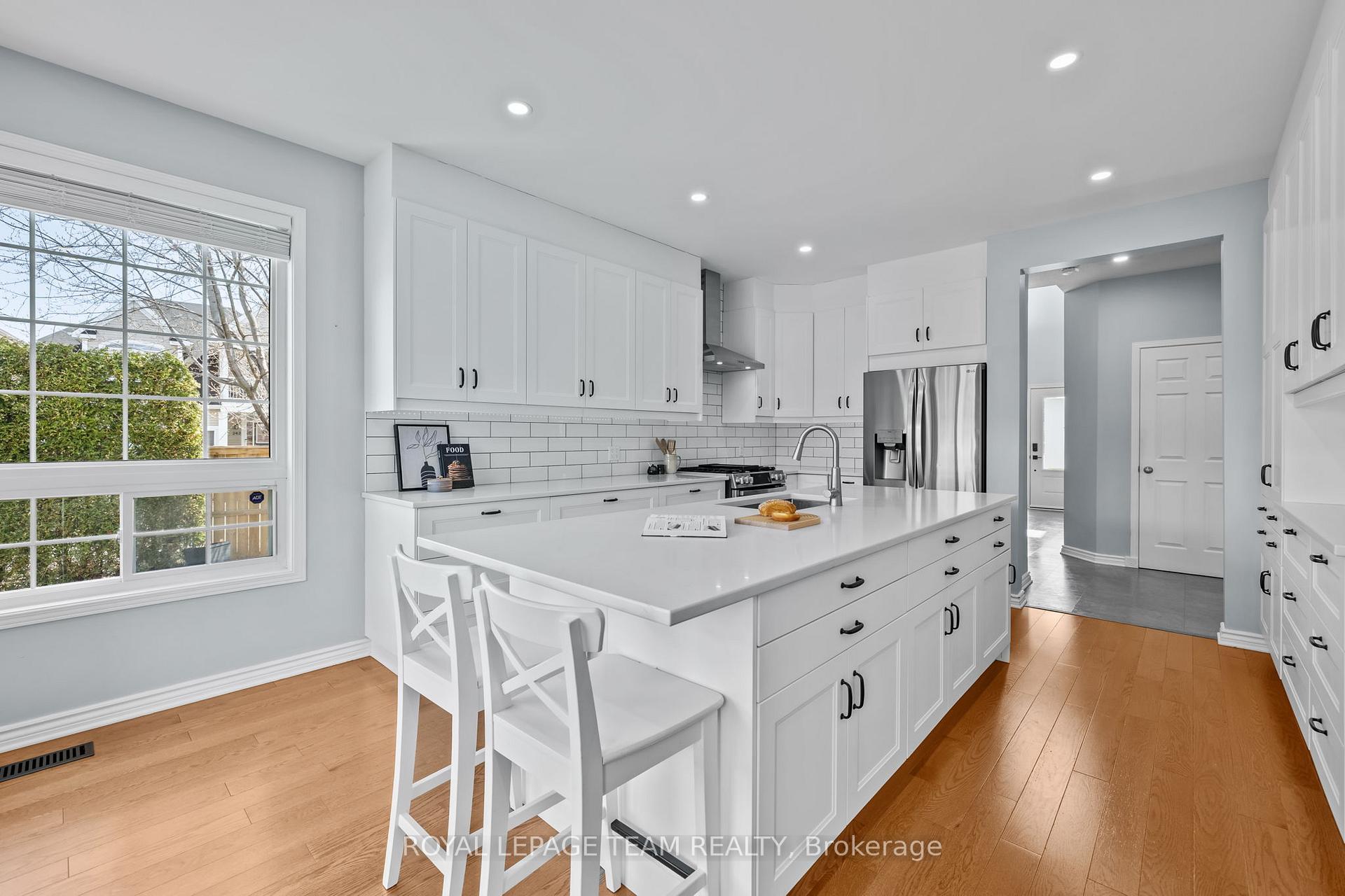 Photo 9 of 521 Stonechurch Way, Ottawa, Barrhaven - Cedargrove/Fraserdale — HOMEH