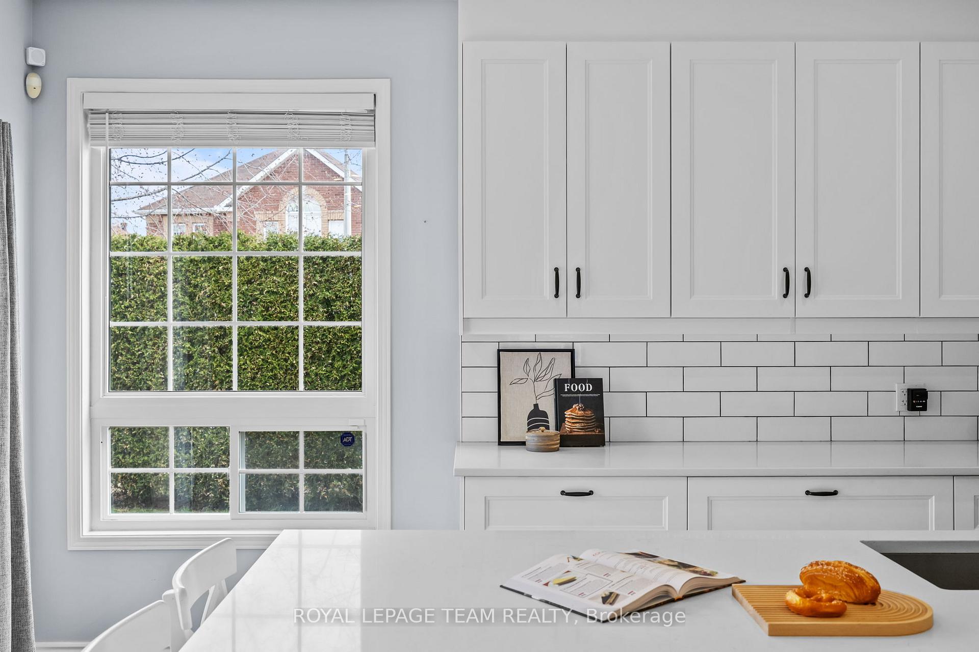 Photo 12 of 521 Stonechurch Way, Ottawa, Barrhaven - Cedargrove/Fraserdale — HOMEH