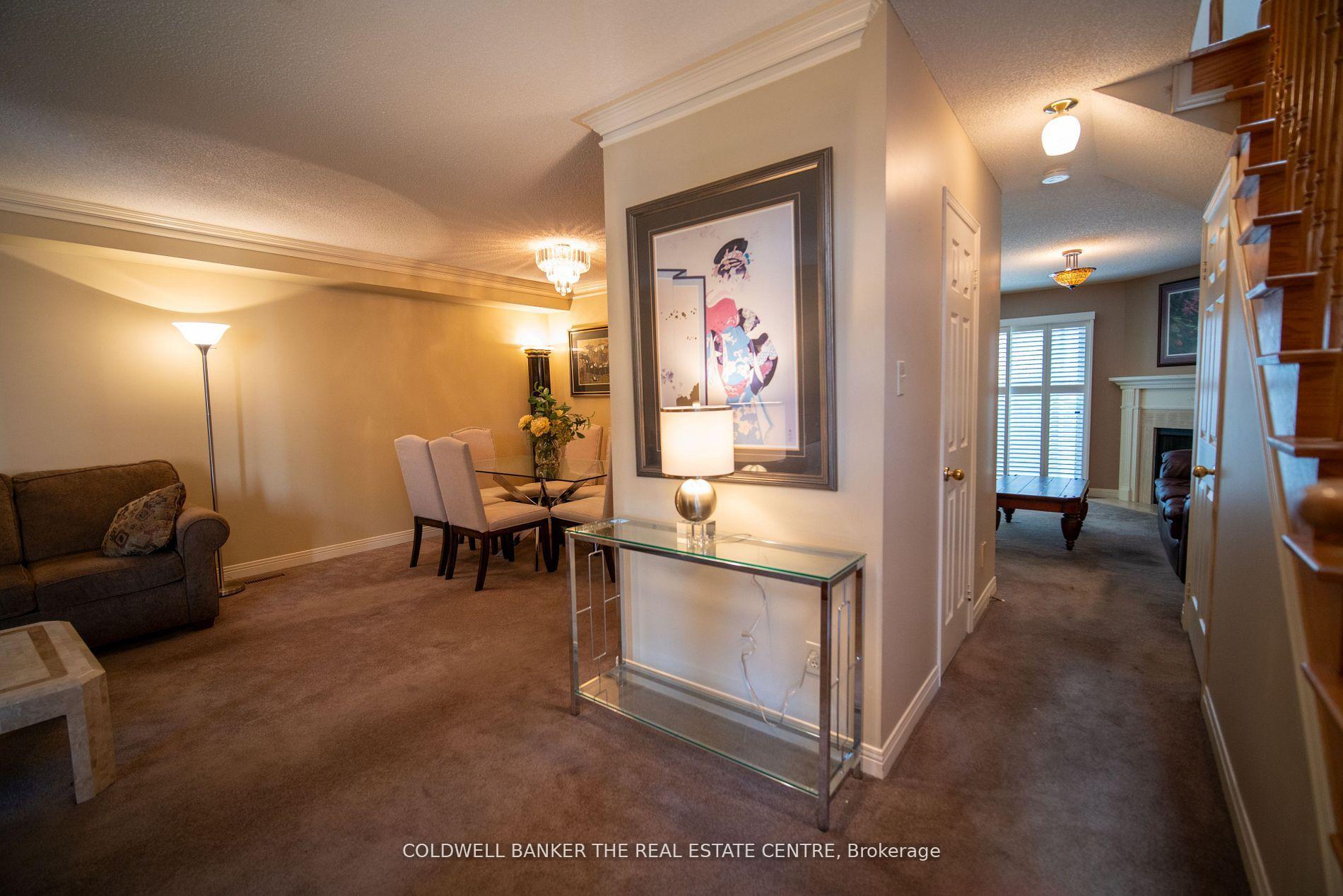 Photo 4 of 59 Brownstone Circle, Vaughan, Crestwood-Springfarm-Yorkhill — HOMEH