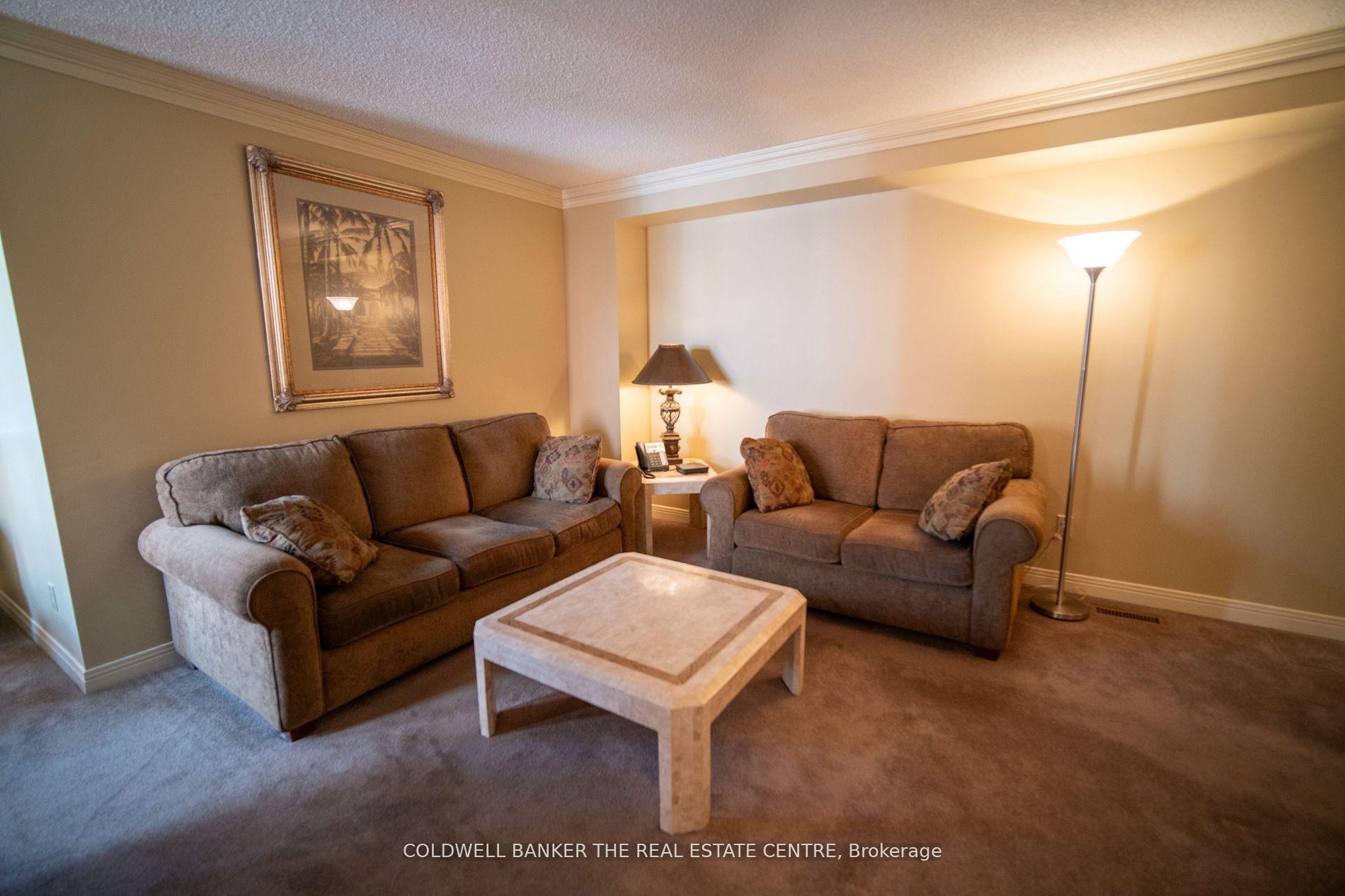 Photo 5 of 59 Brownstone Circle, Vaughan, Crestwood-Springfarm-Yorkhill — HOMEH