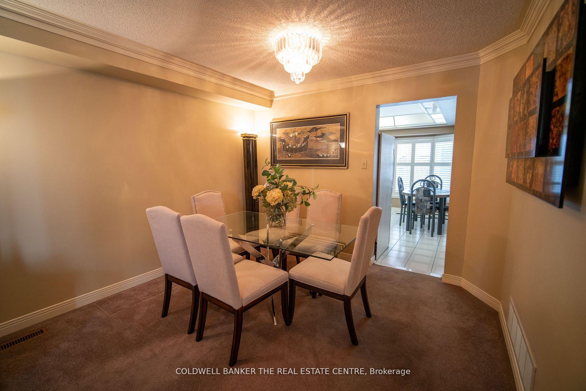 Photo 6 of 59 Brownstone Circle, Vaughan, Crestwood-Springfarm-Yorkhill — HOMEH