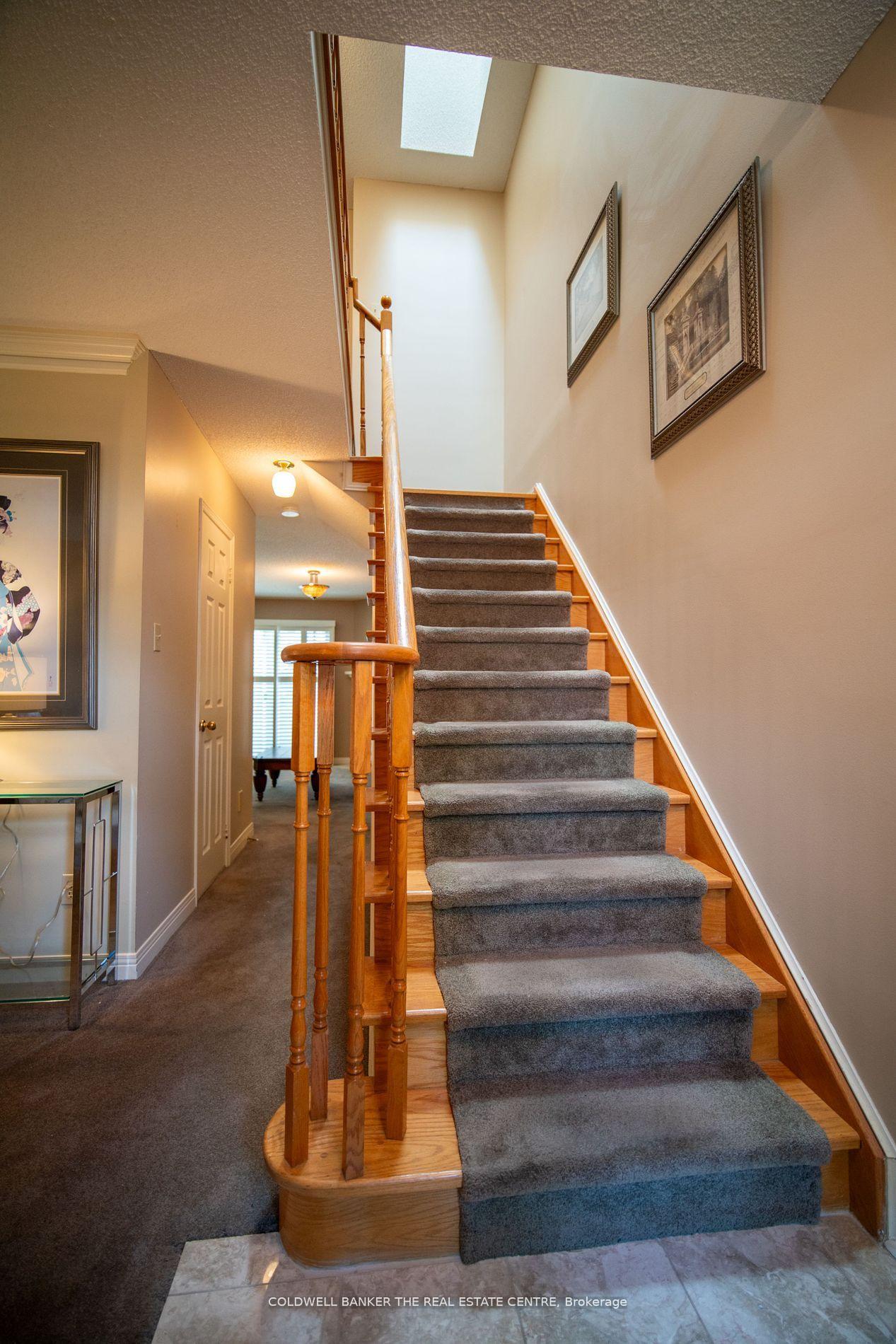 Photo 7 of 59 Brownstone Circle, Vaughan, Crestwood-Springfarm-Yorkhill — HOMEH