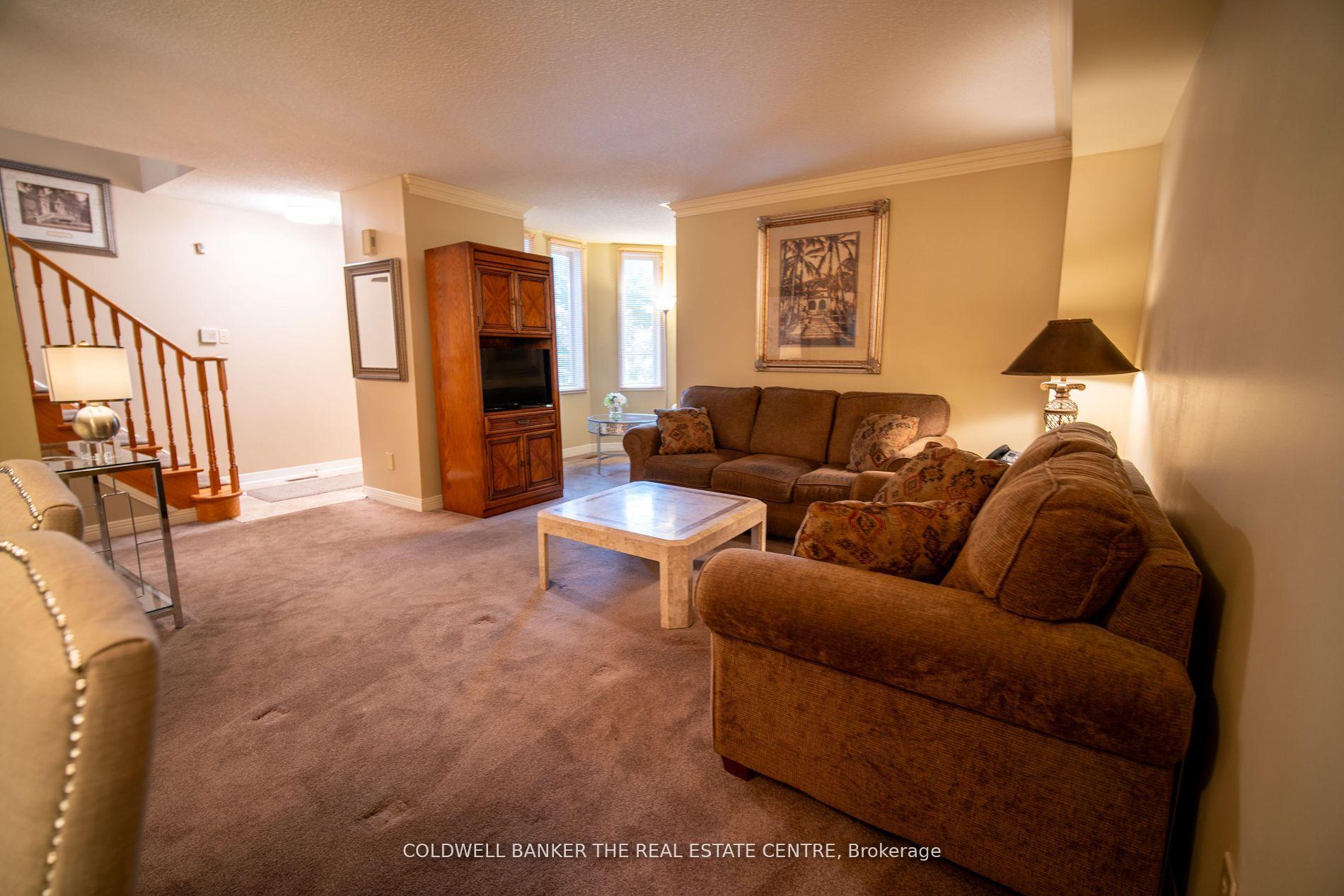 Photo 8 of 59 Brownstone Circle, Vaughan, Crestwood-Springfarm-Yorkhill — HOMEH