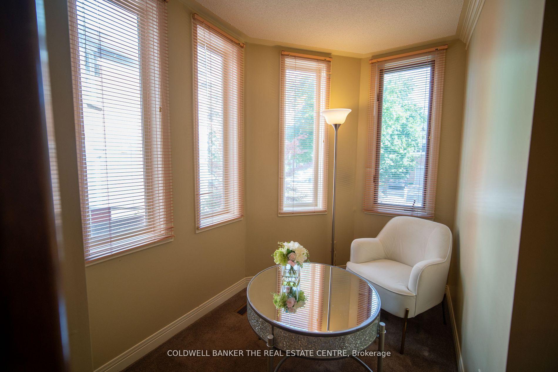 Photo 9 of 59 Brownstone Circle, Vaughan, Crestwood-Springfarm-Yorkhill — HOMEH