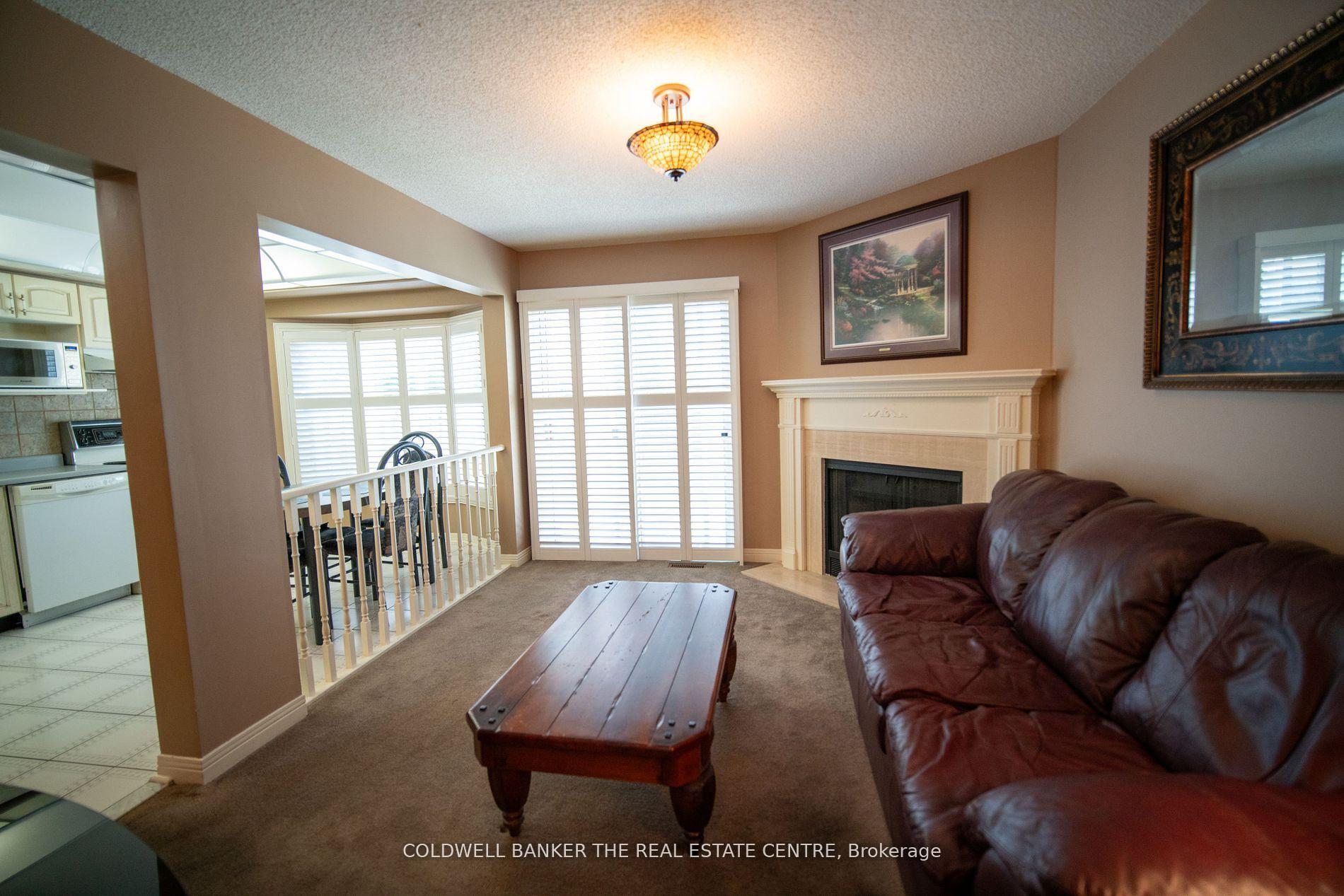 Photo 10 of 59 Brownstone Circle, Vaughan, Crestwood-Springfarm-Yorkhill — HOMEH