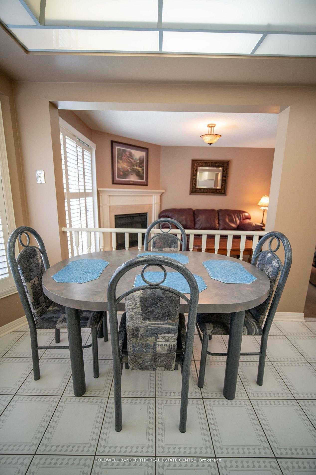 Photo 13 of 59 Brownstone Circle, Vaughan, Crestwood-Springfarm-Yorkhill — HOMEH